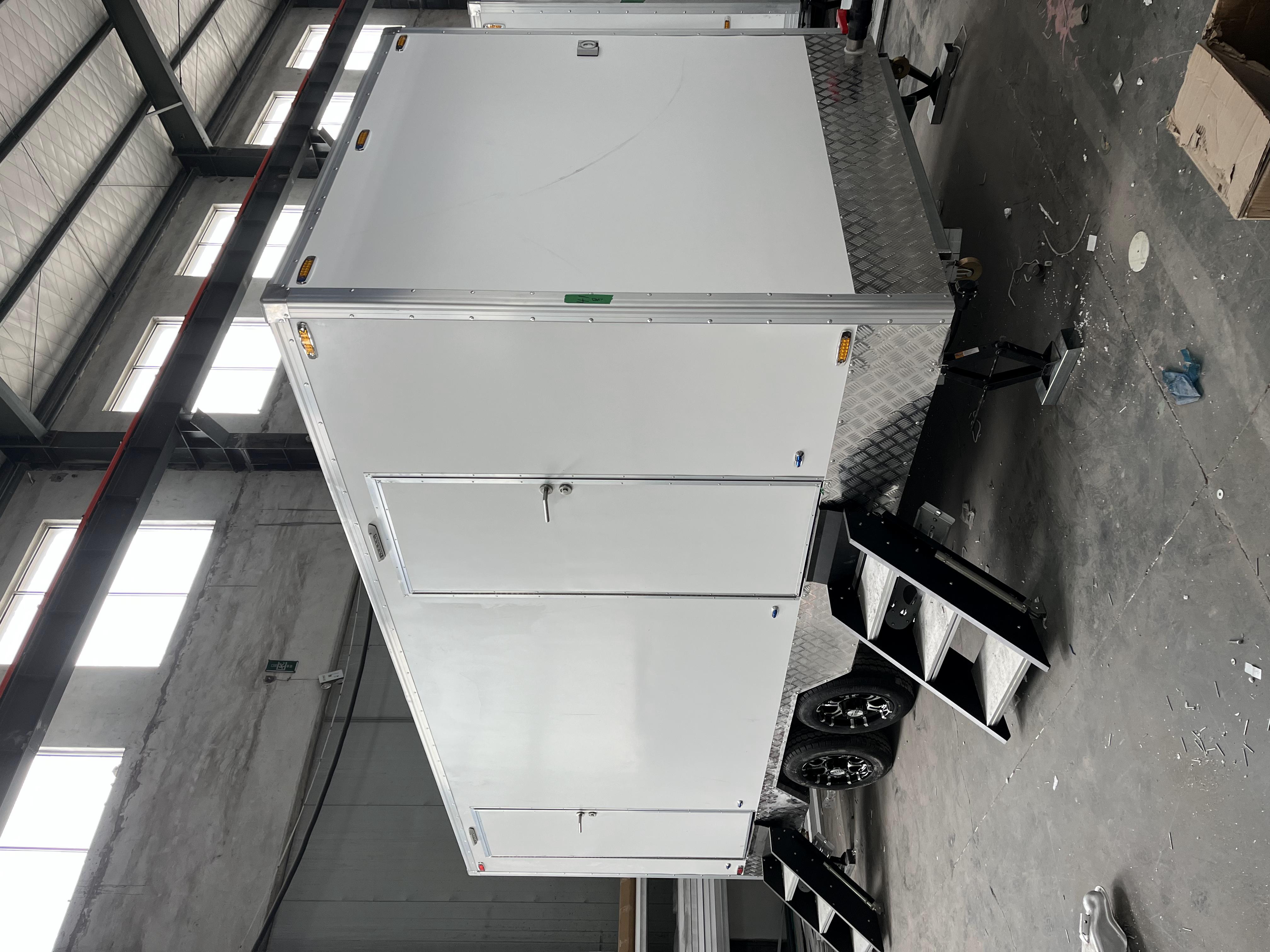 4.2m 2+1+1 Double compartment toilet trailer