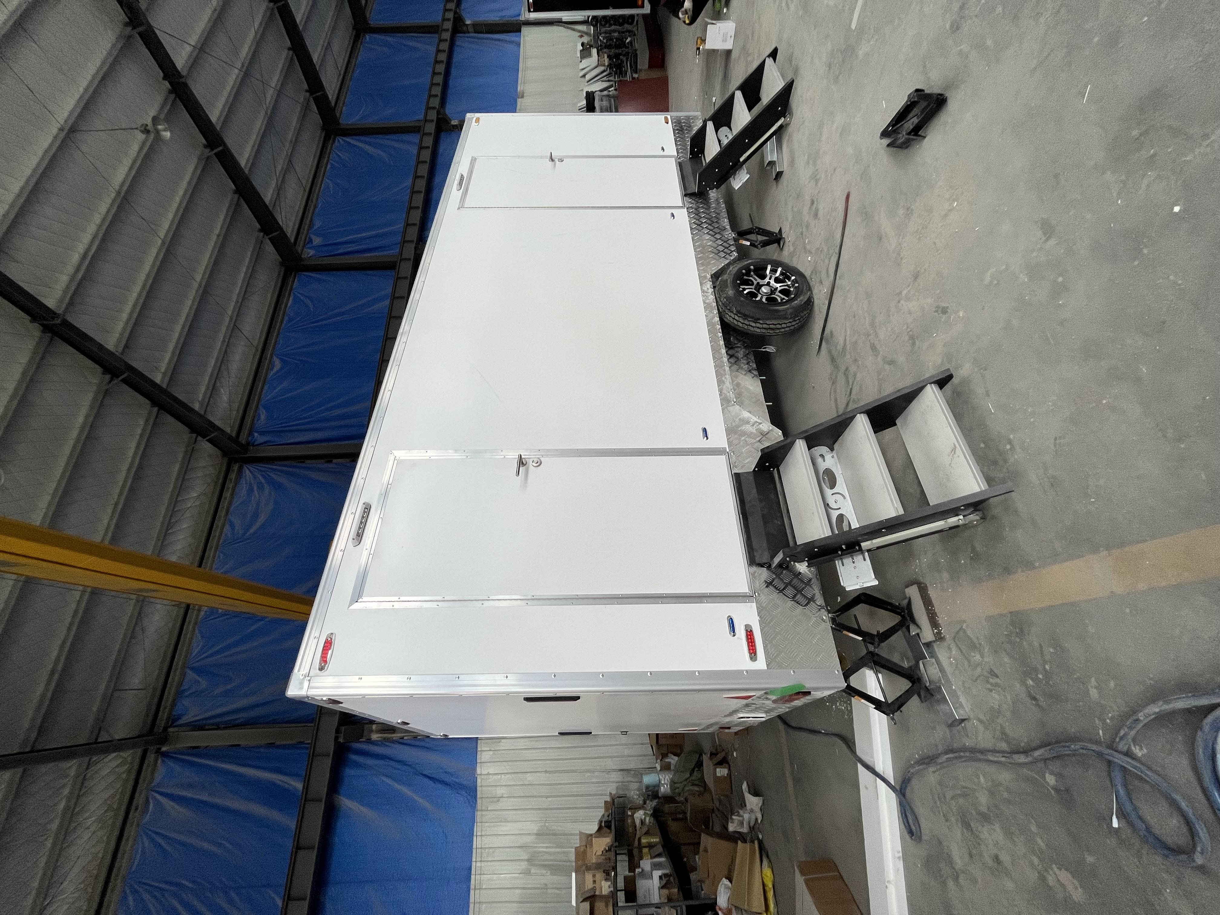 4.2m 2+1+1 Double compartment toilet trailer