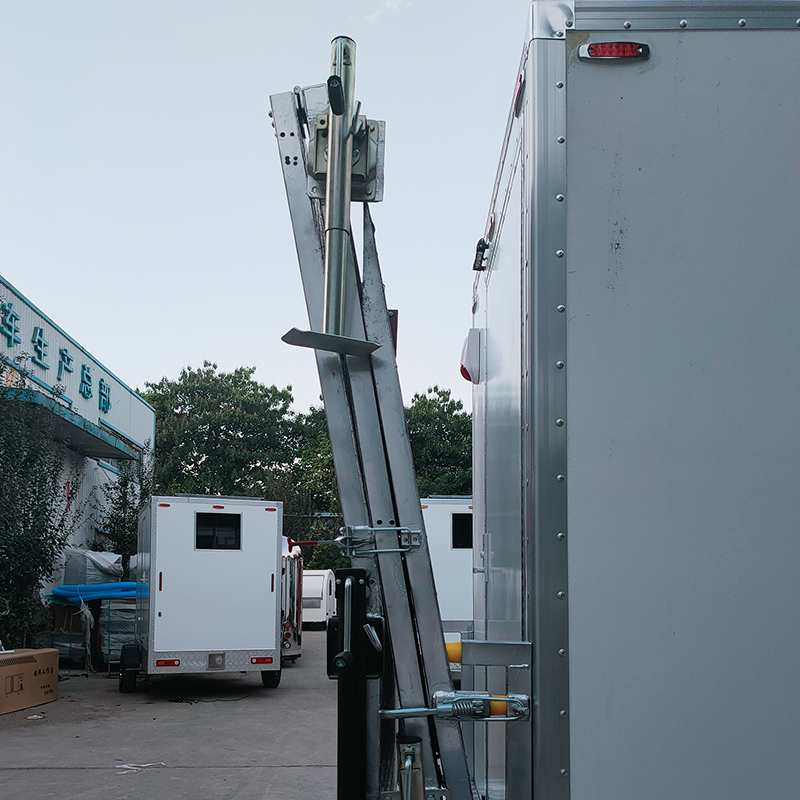 Portable toilet for persons with disabilities Portable accessible toilet Wheelchairs are suitable for outdoor emergency