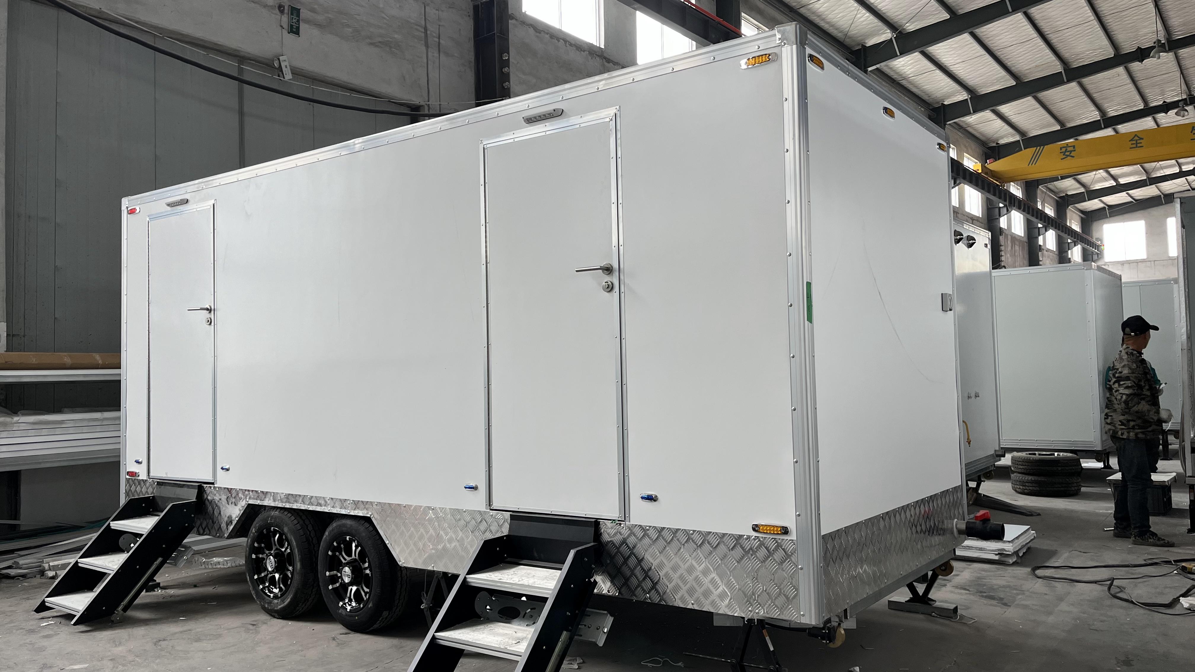 4.2m 2+1+1 Double compartment toilet trailer