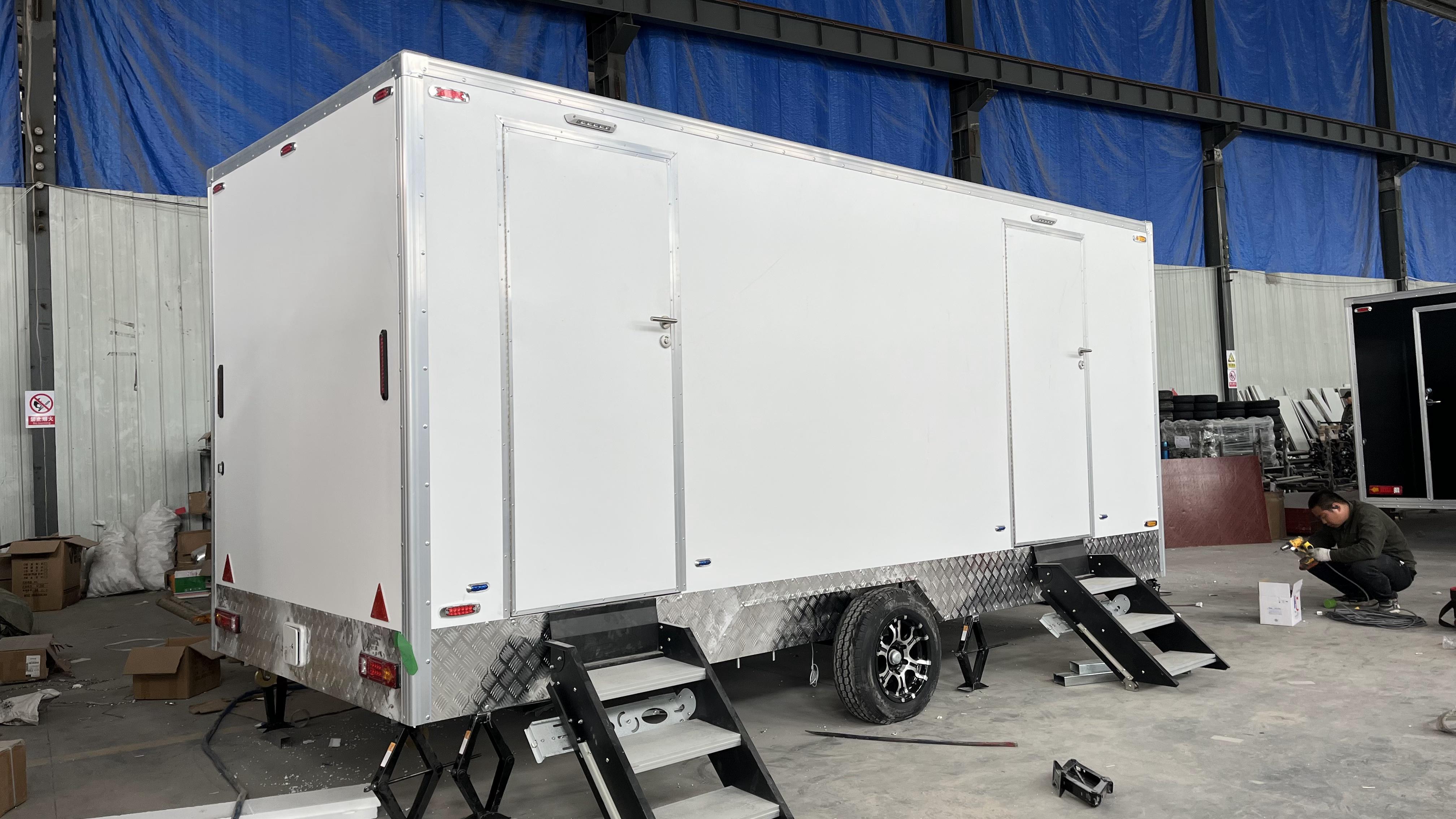 4.2m 2+1+1 Double compartment toilet trailer