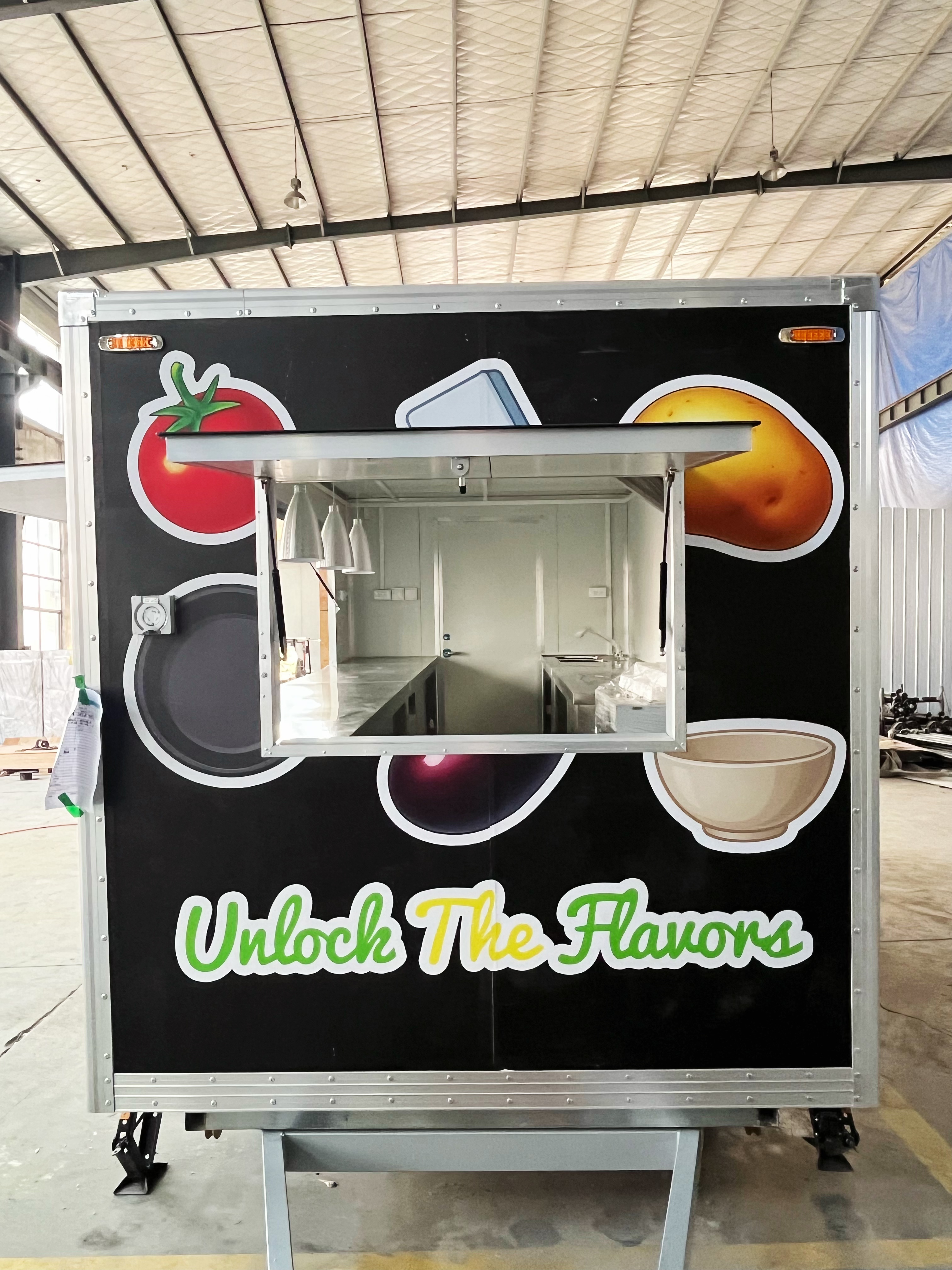Square shape · Free movement! Square movable food cart | Four-wheel swivel wheels, the stall location can be changed at will