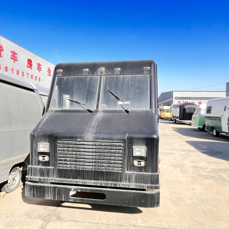 Luxurious black American-style large truck: high-end configuration, outstanding performancec