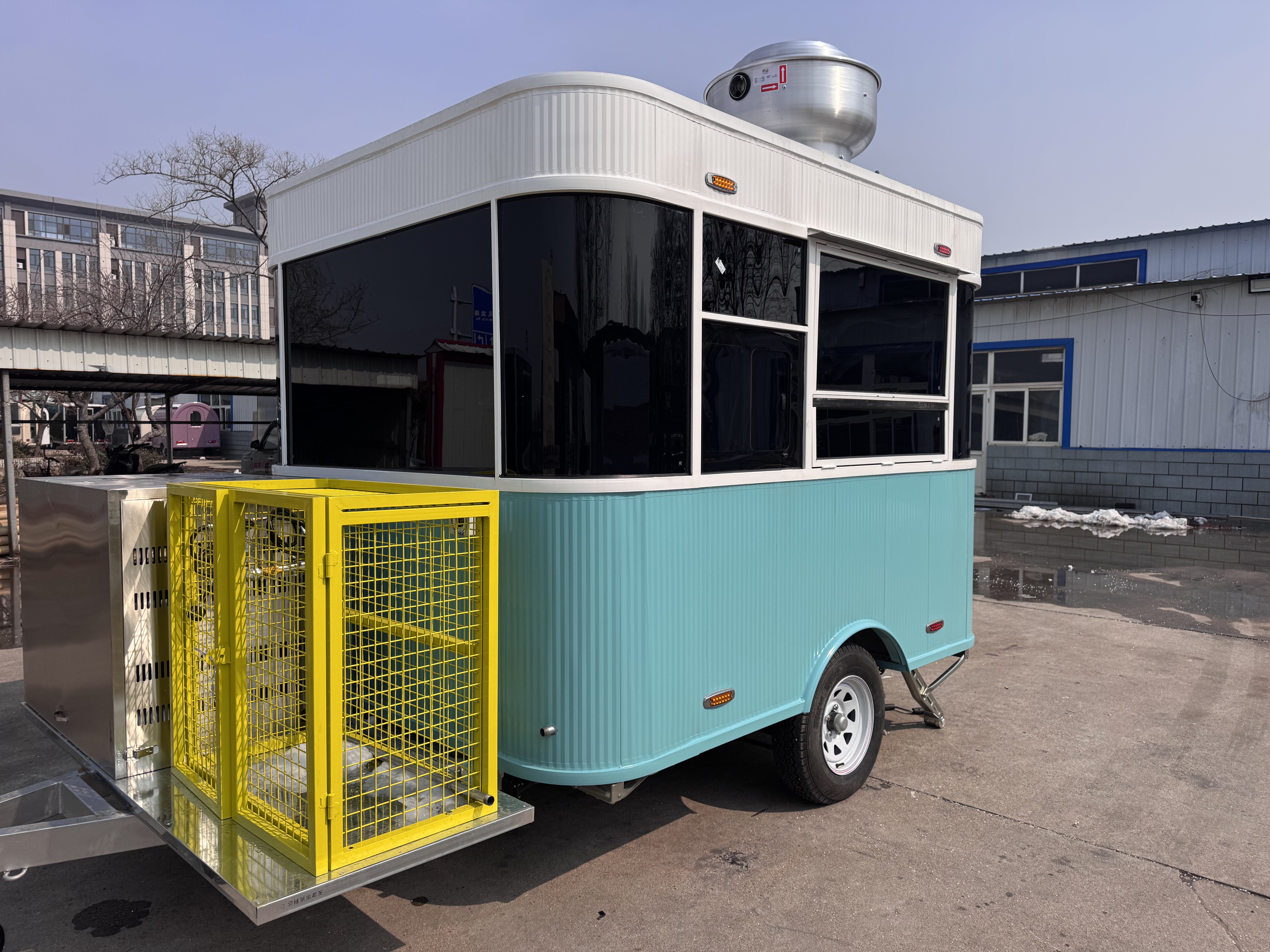 Blue and white dreamy four-wheel square food truck, a mobile food wealth creation tool