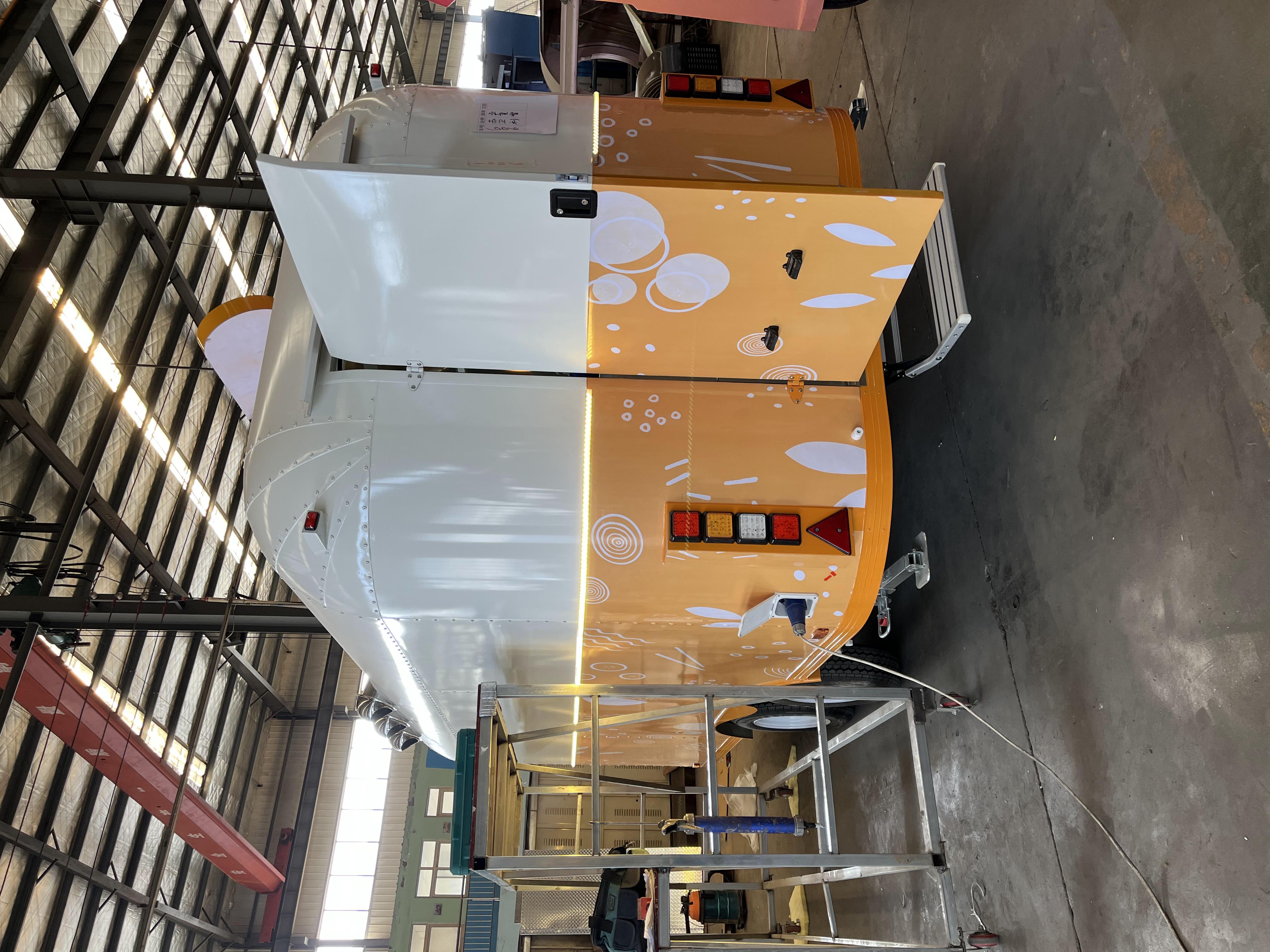 Qingfeng Food trailer, with a modular design for flexible modification, is suitable for all scenarios including tea drinking and baking