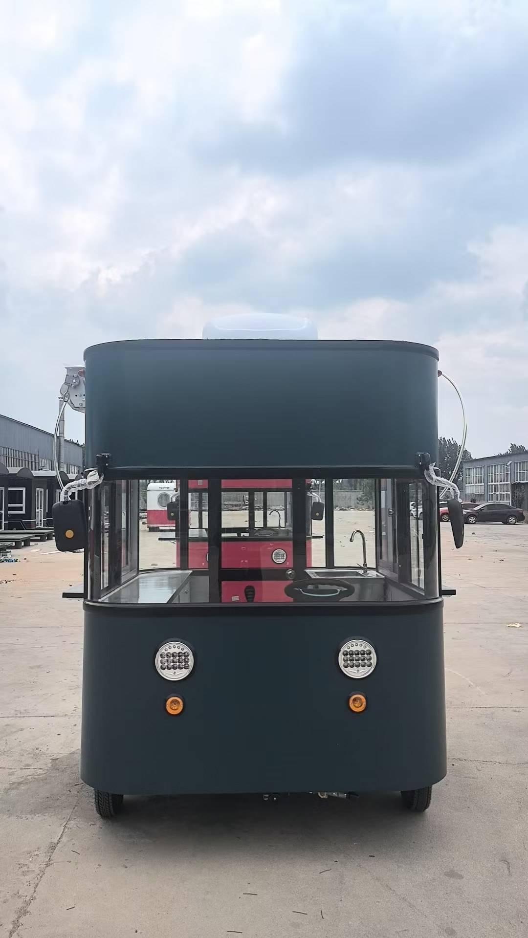 A must-have for green travel! 2.1-meter electric four-wheeler, flexible control, easily handles various road conditions, accompanying you for convenient travel