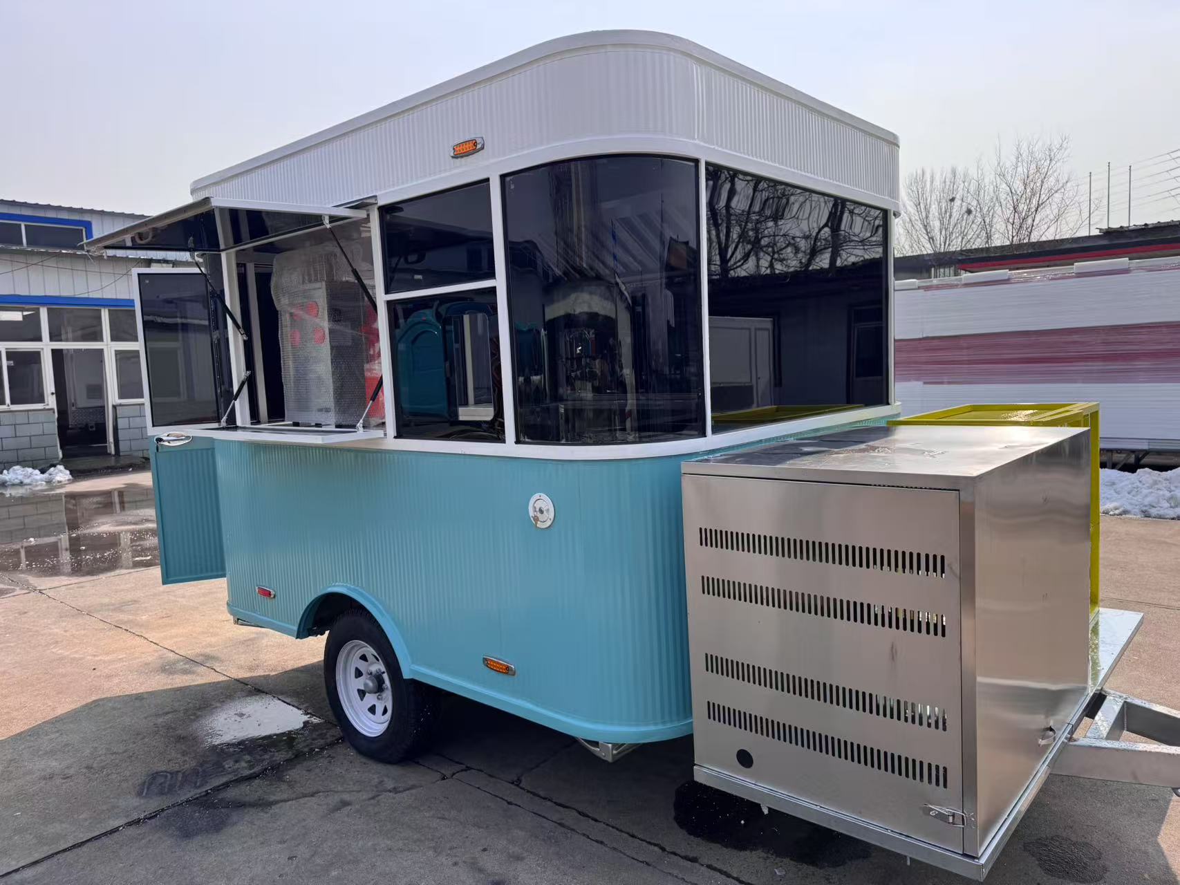 Blue and white dreamy four-wheel square food truck, a mobile food wealth creation tool