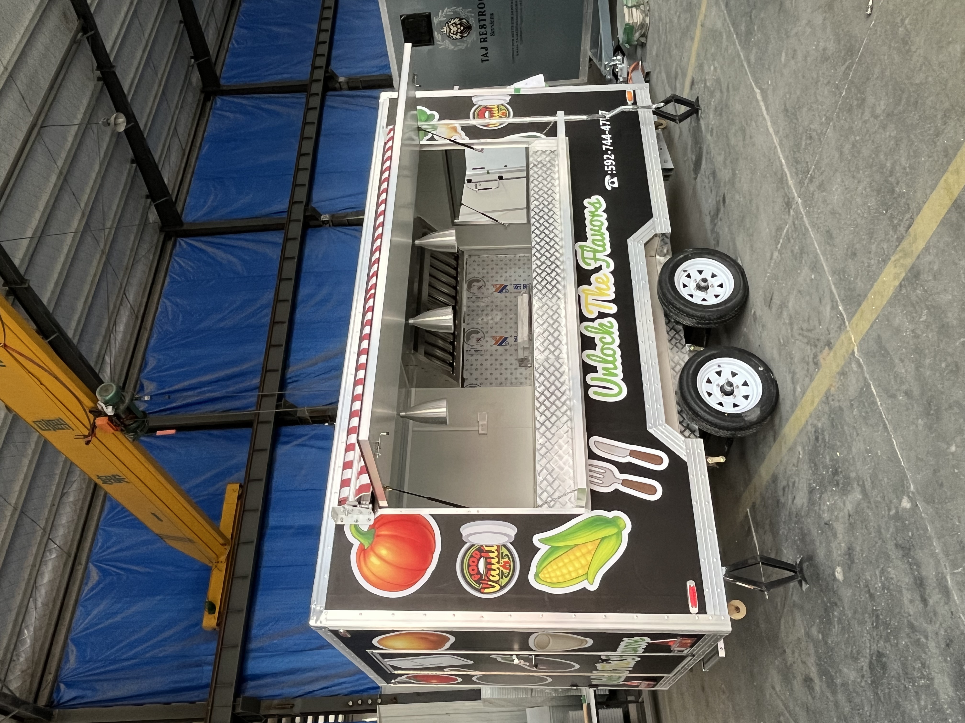 Square shape · Free movement! Square movable food cart | Four-wheel swivel wheels, the stall location can be changed at will