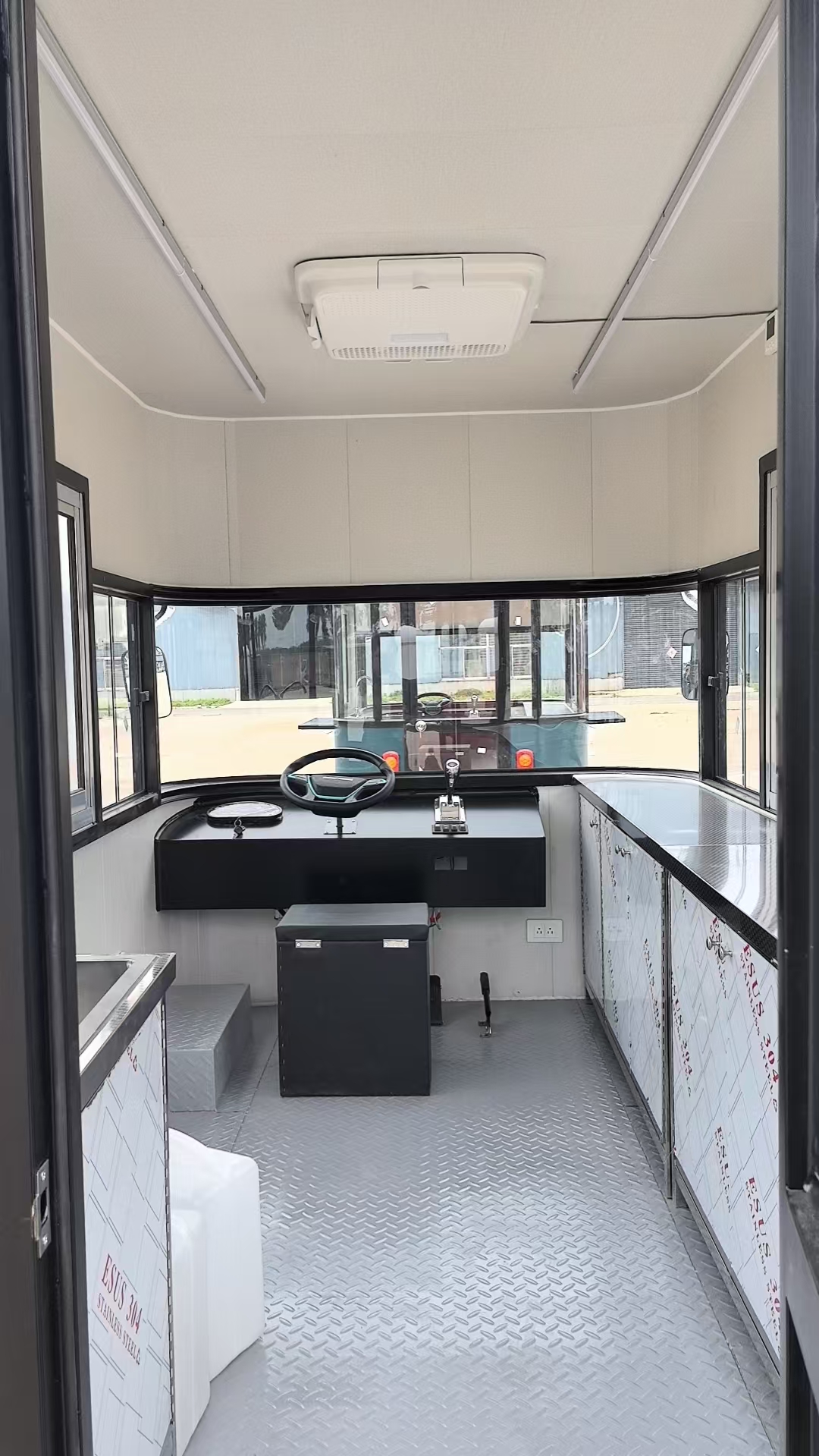 Red 3-meter four-wheel electric vehicle, with agile maneuverability and an eye-catching appearance, offers comprehensive safety protection without any blind spots