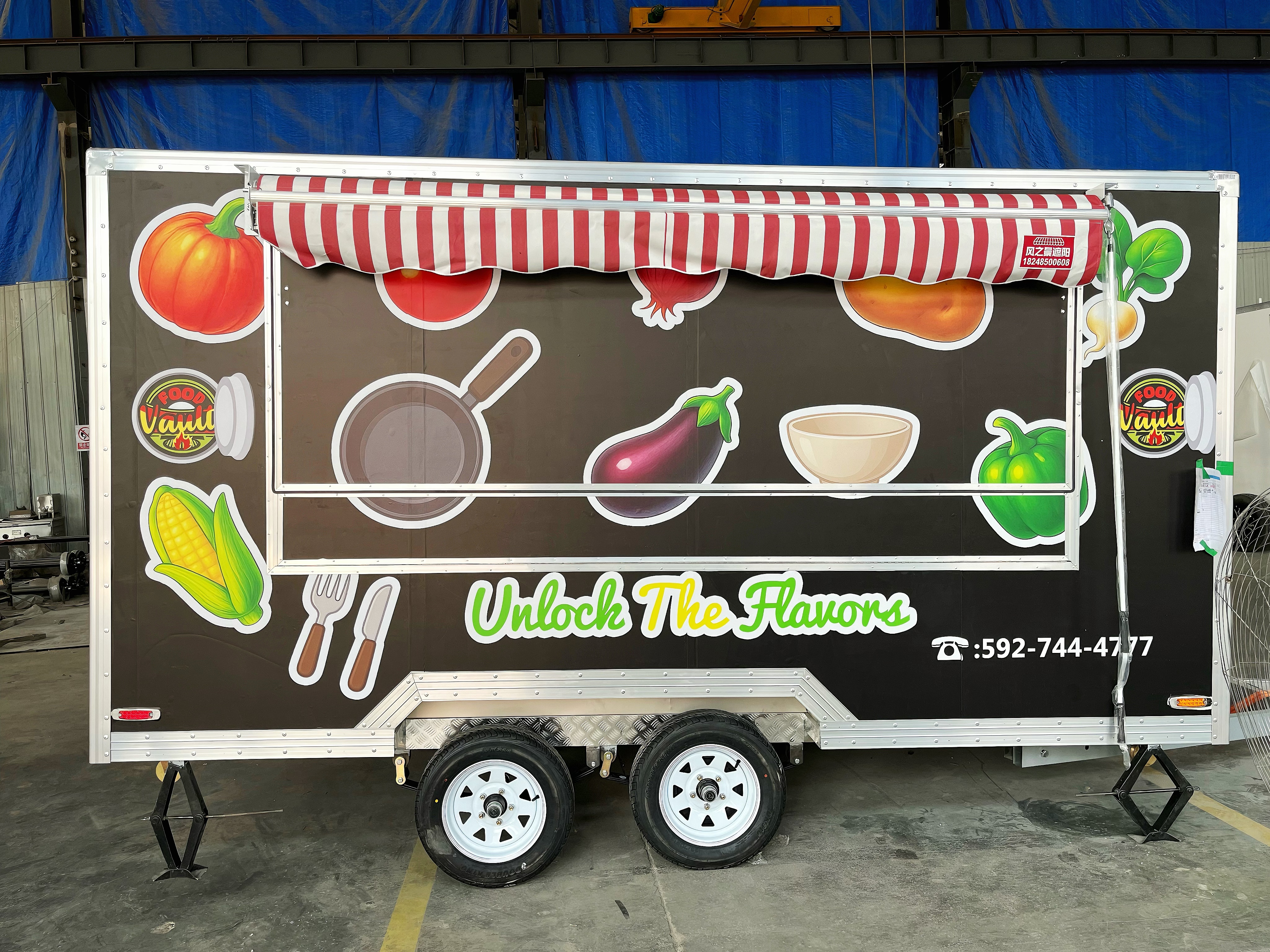 Square shape · Free movement! Square movable food cart | Four-wheel swivel wheels, the stall location can be changed at will