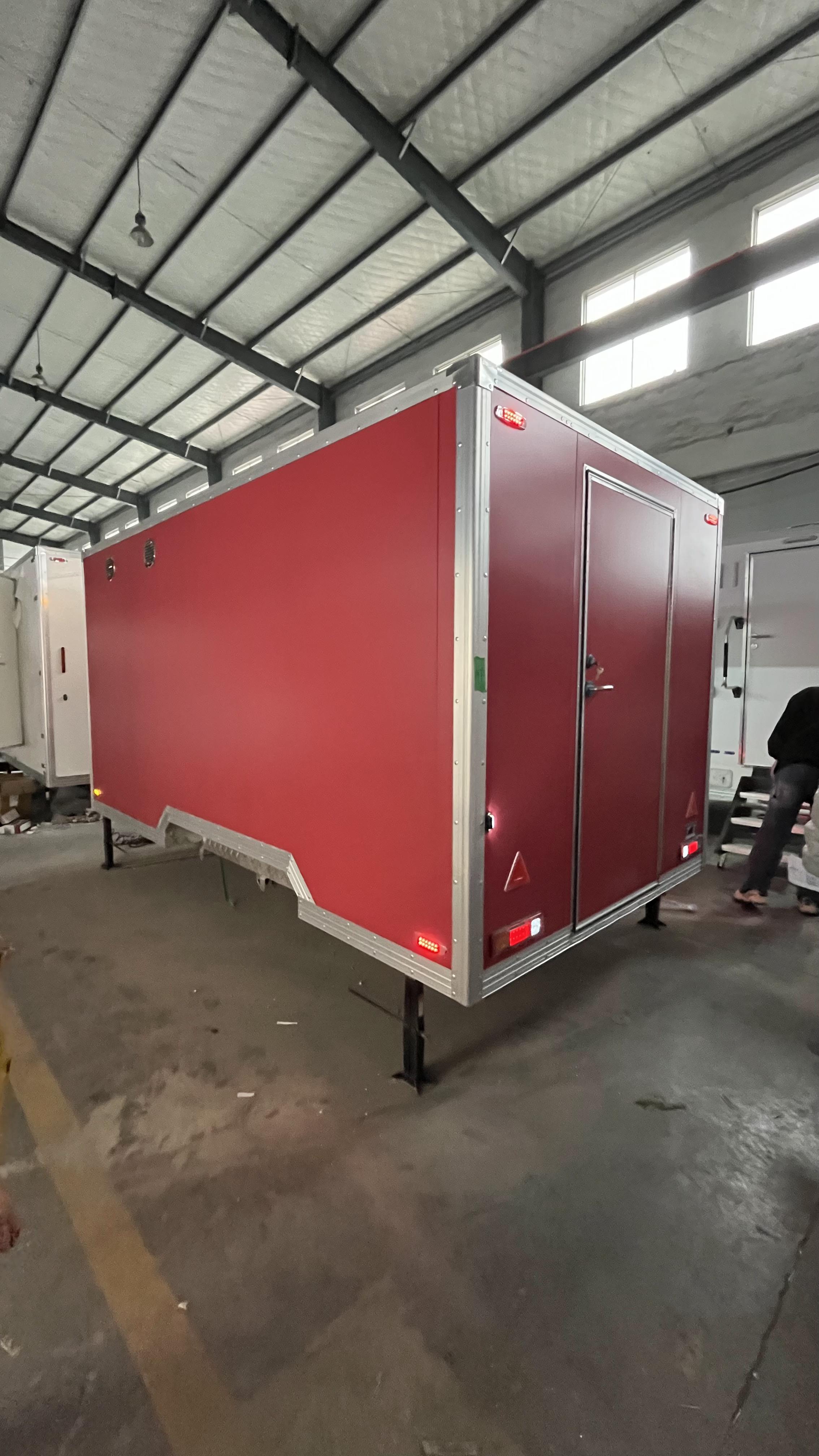 Convenient pink trailer food truck, easily create a mobile food kitchen