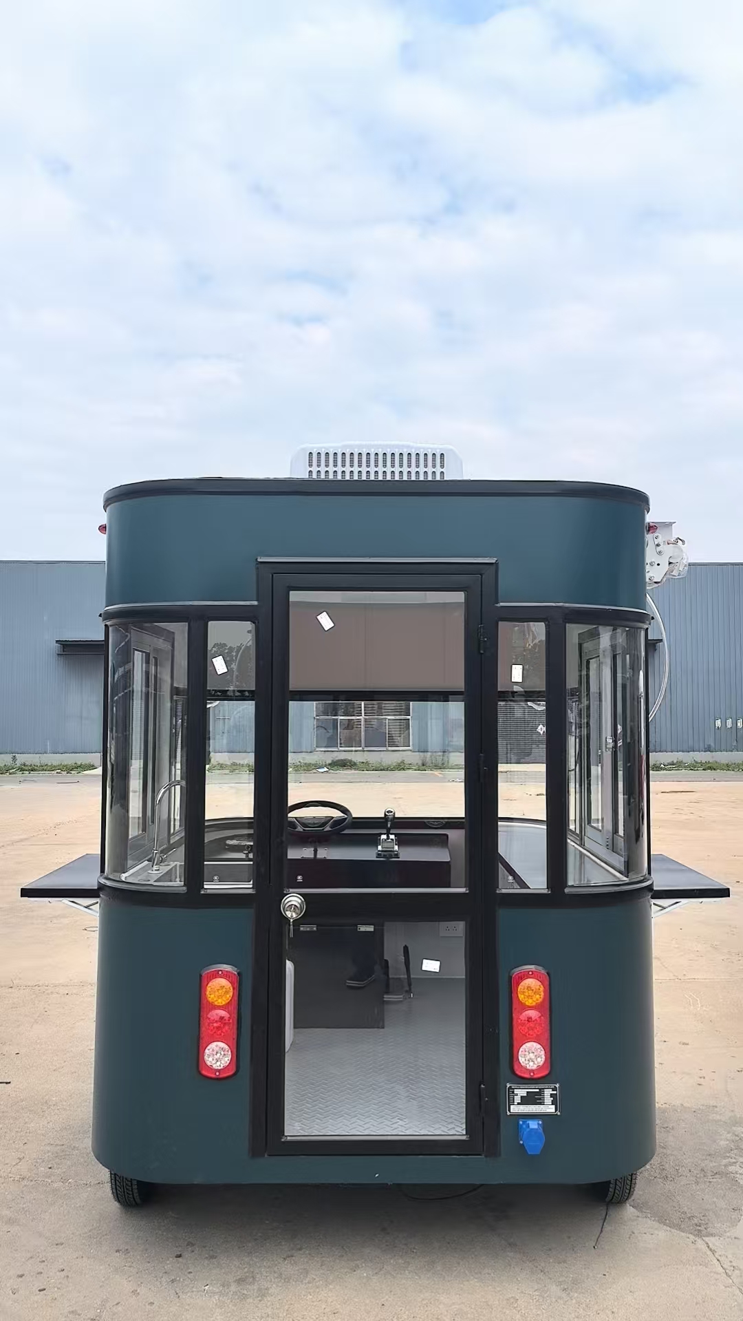 A must-have for green travel! 2.1-meter electric four-wheeler, flexible control, easily handles various road conditions, accompanying you for convenient travel