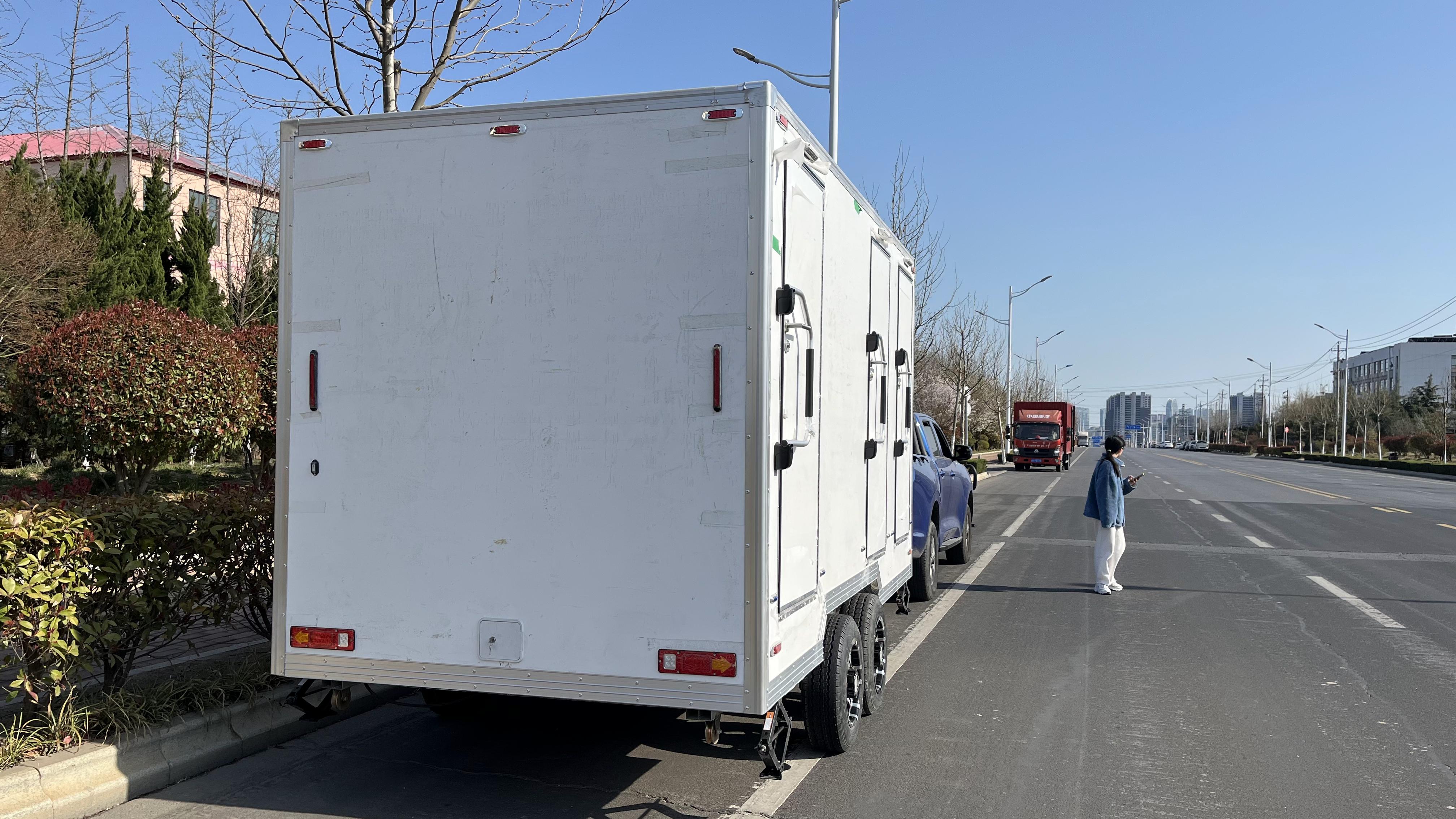 Three white trailer toilets, movable "sanitary fortresses", firmly safeguard cleanliness
