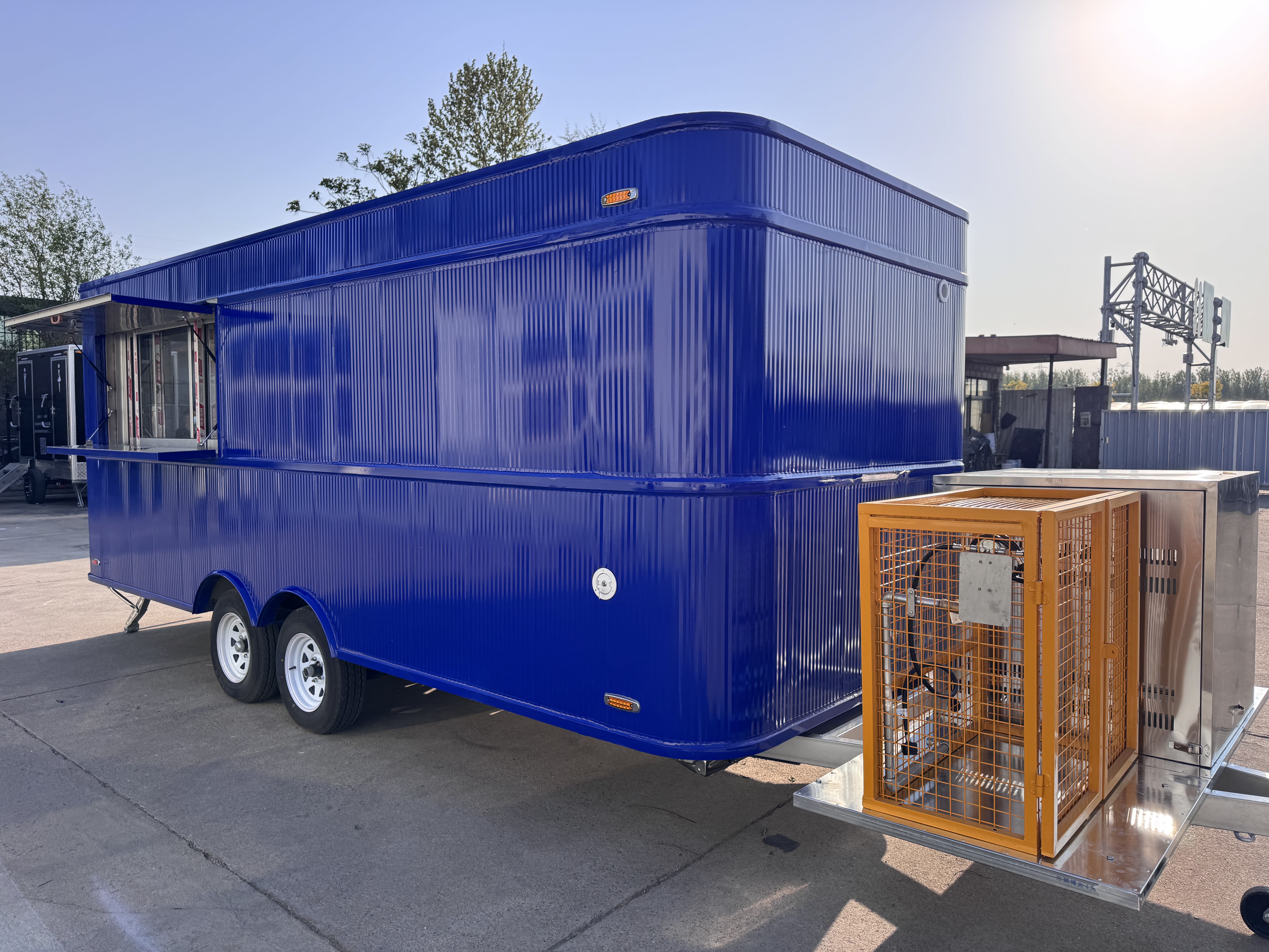 Blue mobile food truck, multi-scenario commercial food truck, high-appearance-level equipment for street entrepreneurship