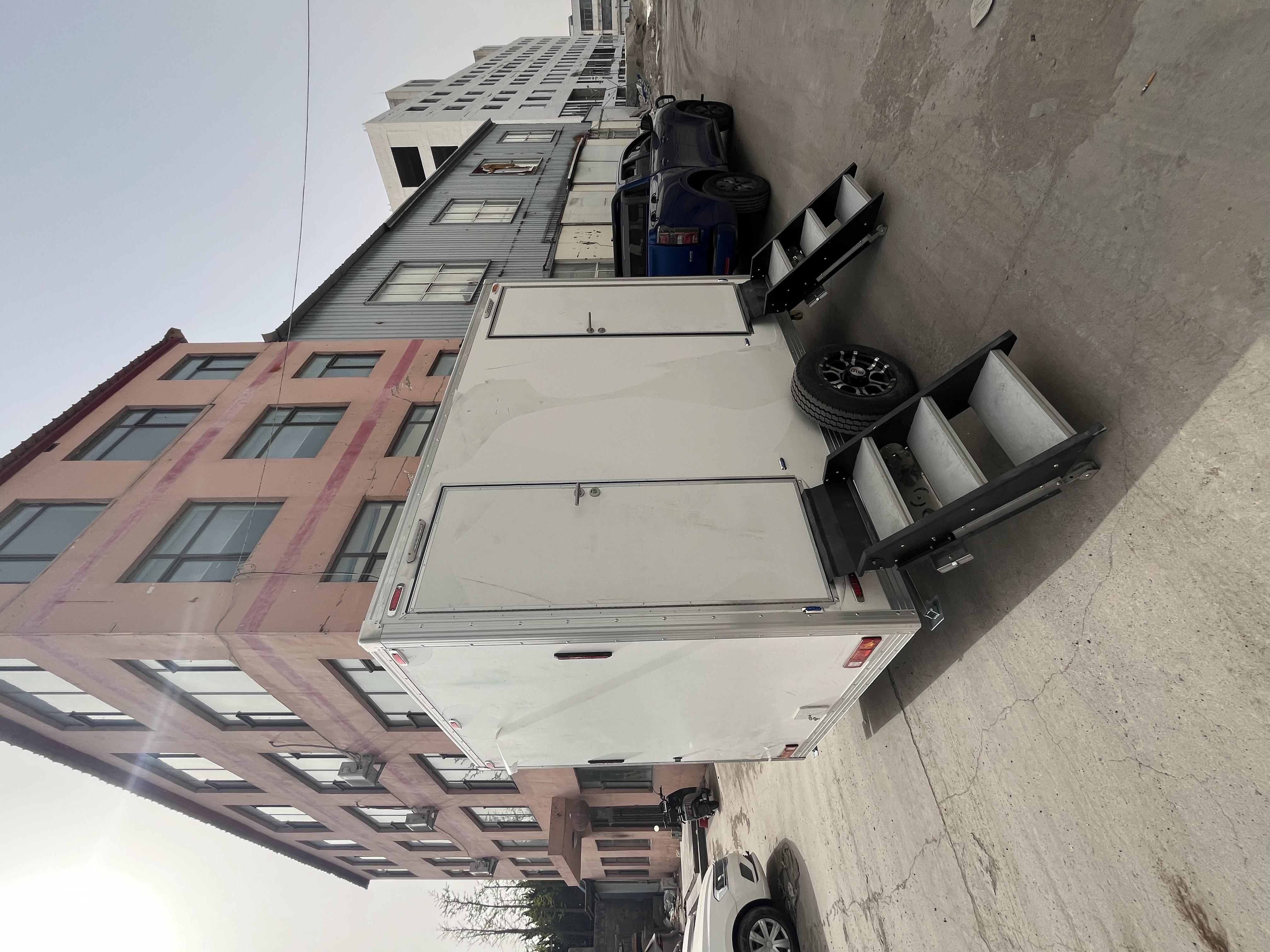 Two white portable toilet trailers: sturdy and durable, easy to move, creating a comfortable toilet experience.