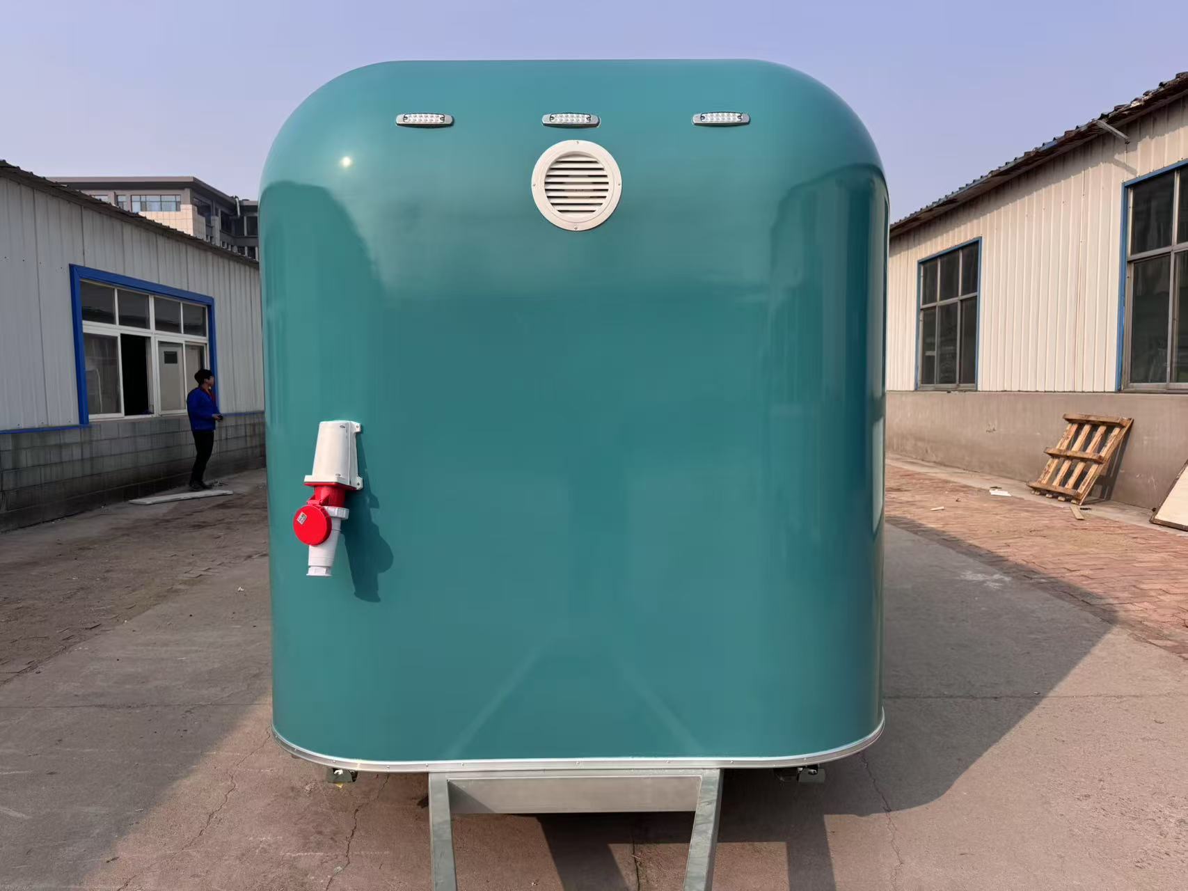 "Portable Qingfeng Food Truck Trailer, flexible movement, Go Wherever There are more people