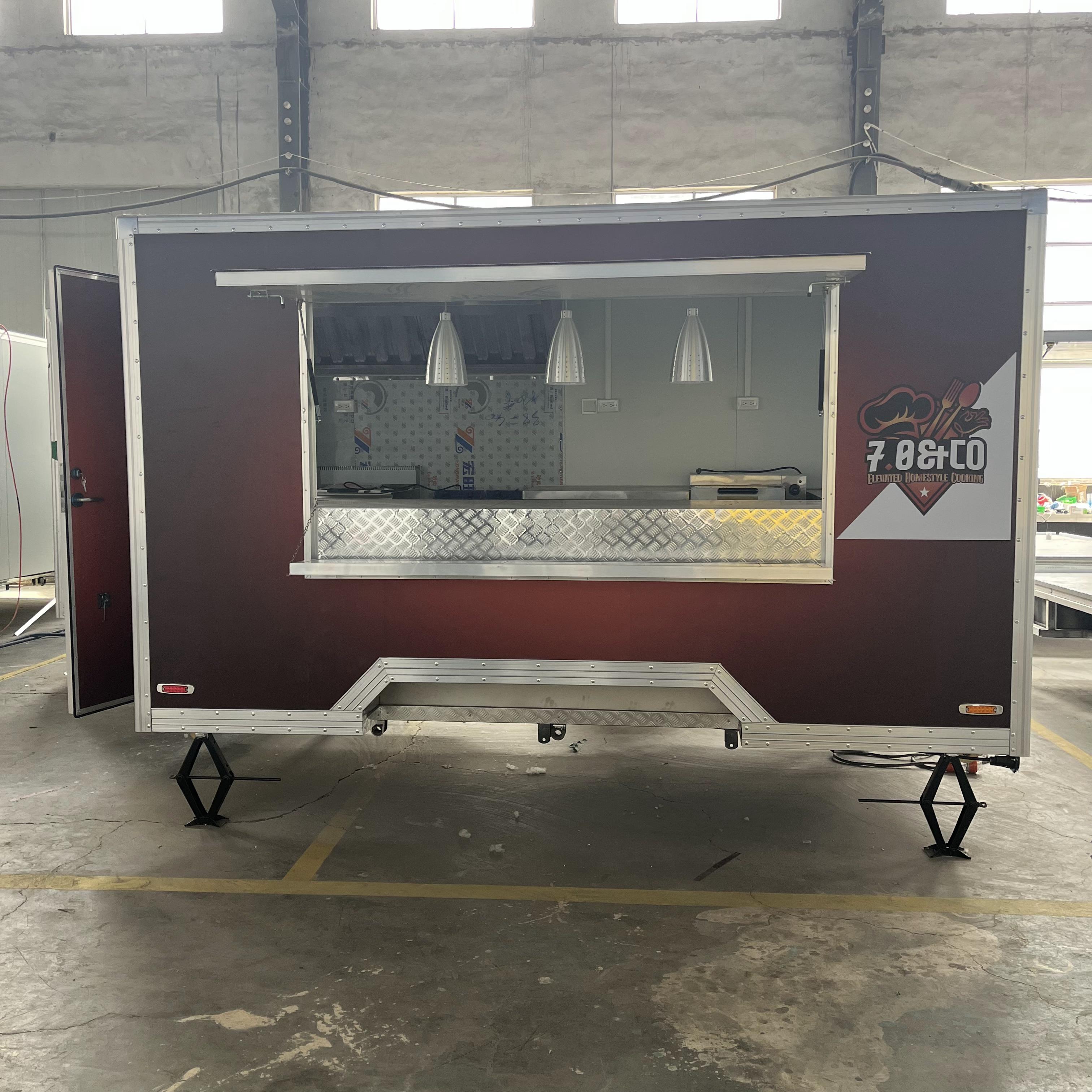 The red square sticker food truck, with a retro and cool style, unlocks a new must-visit spot for young people