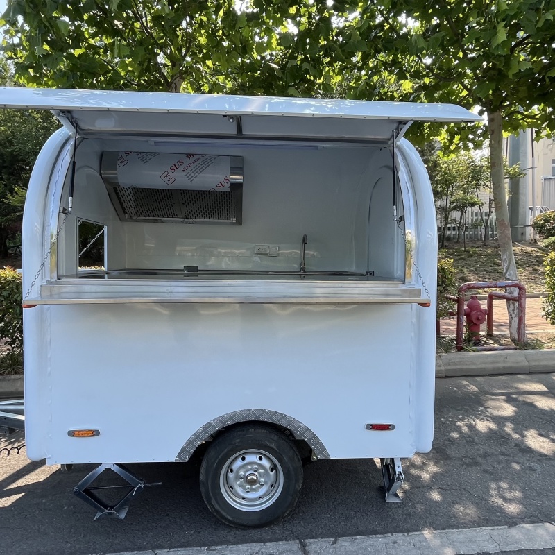 The cultural and artistic star of the market! A small white towing food cart with an InS-style body and a small blackboard menu, a must-have for handcrafted desserts!