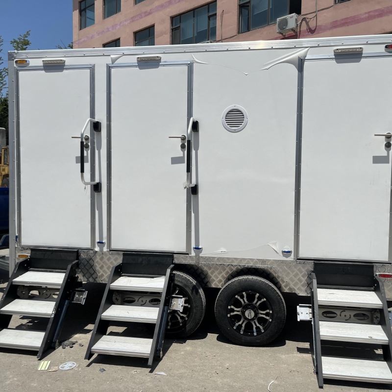 Three mobile toilet trailers, lightweight towing design, scenic area and park emergency bathroom vehicles with independent squatting positions and ventilation systems