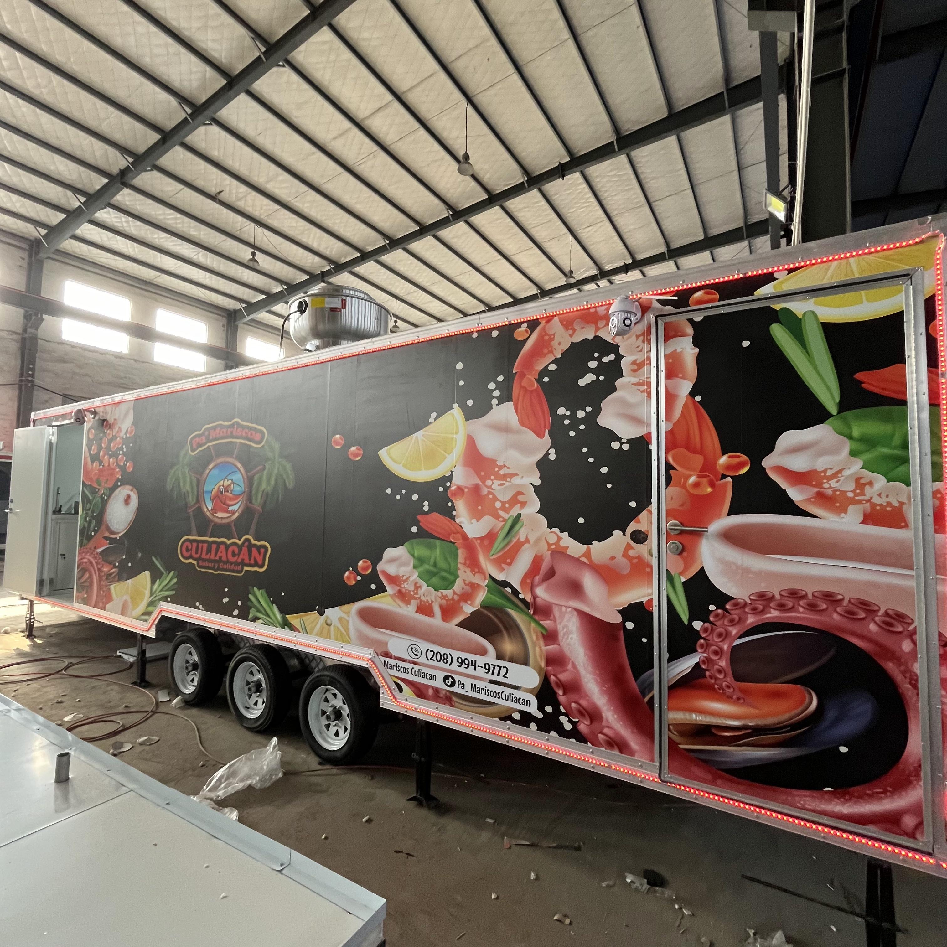 Instagram-style sticker food truck, a mobile dining bar that is a popular check-in item for milk tea and coffee, and a custom-painted mobile store
