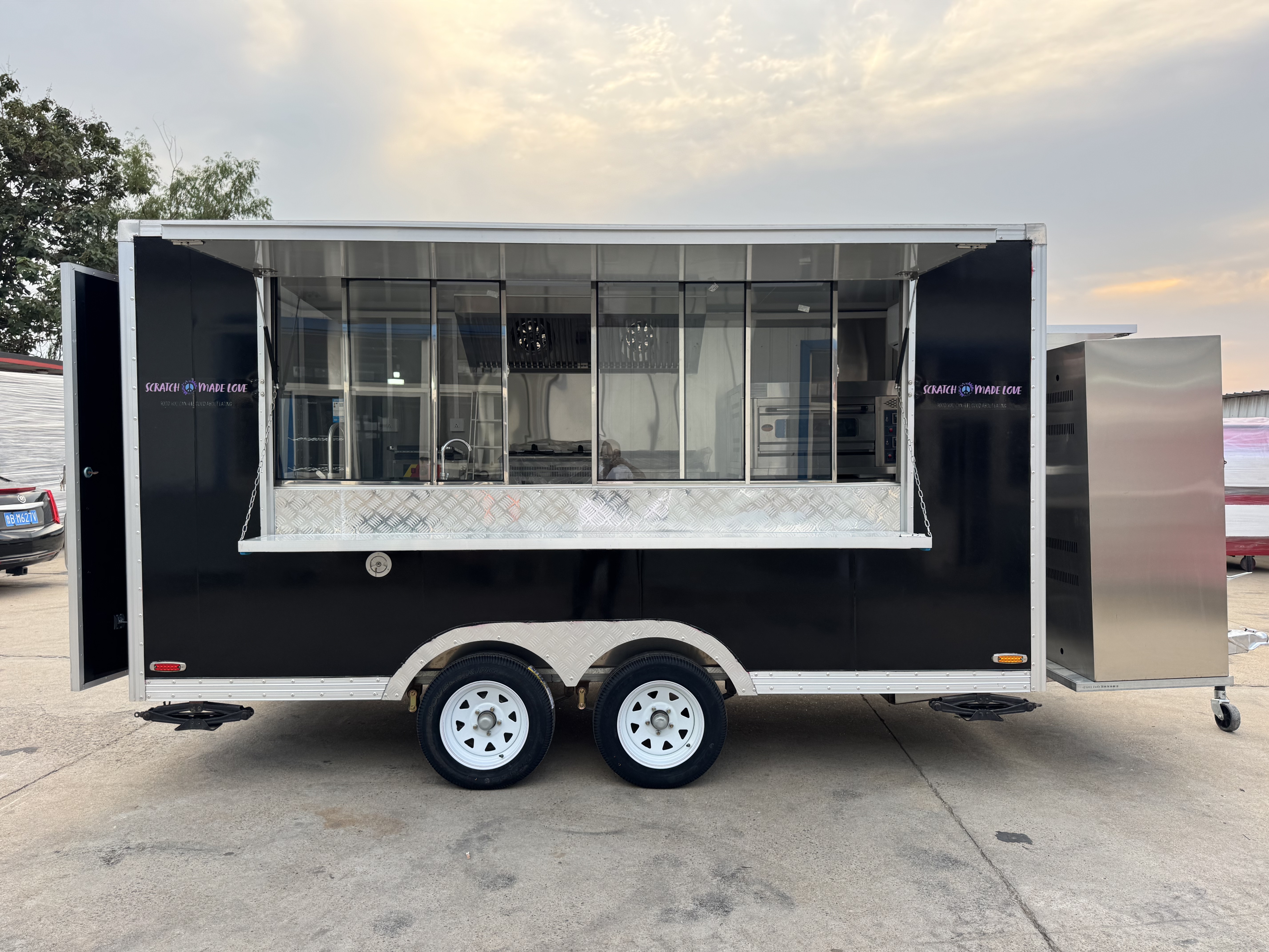Black fashionable food carts, with trendy patterns leading the new trend of mobile catering