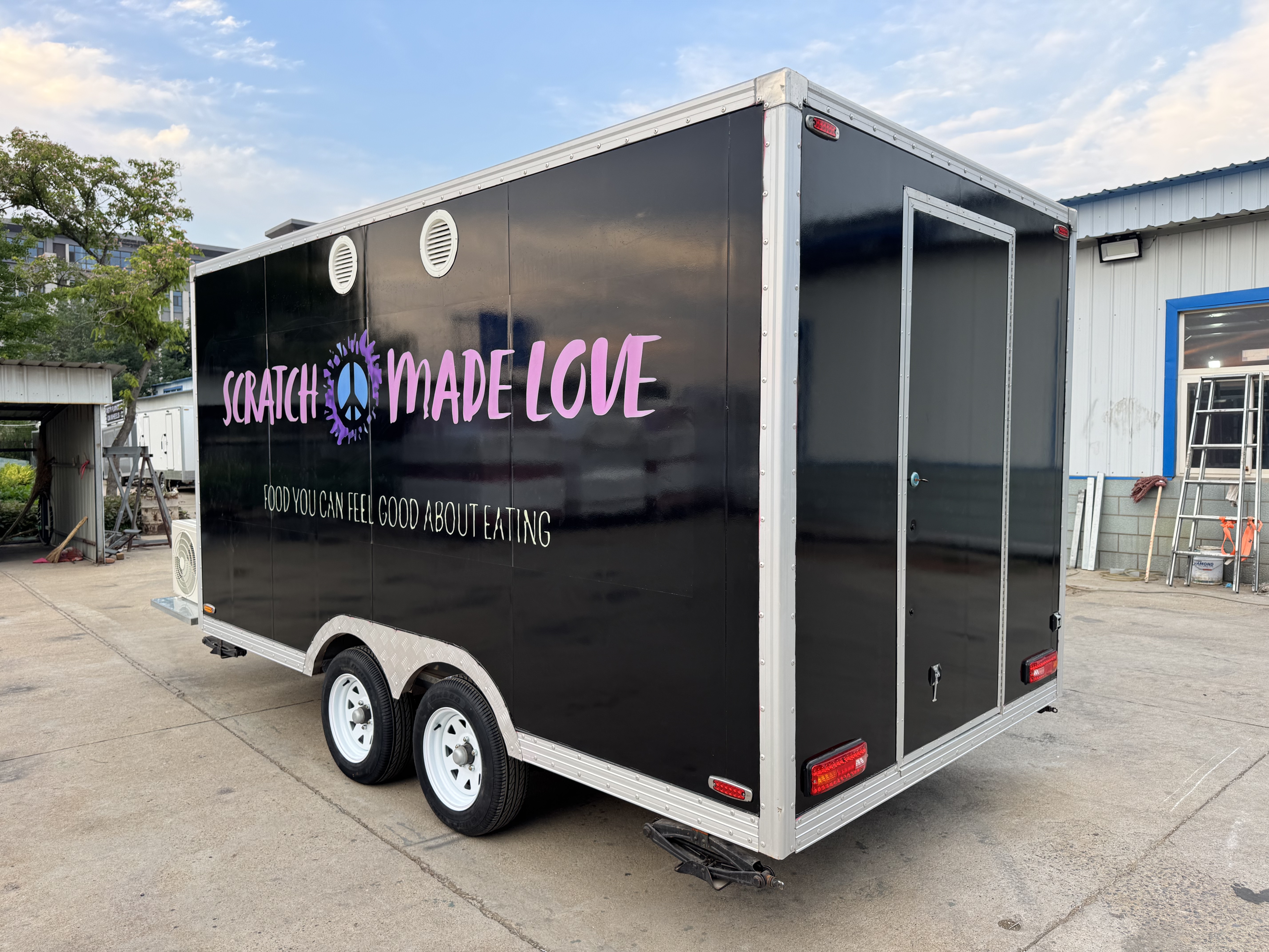 Black fashionable food carts, with trendy patterns leading the new trend of mobile catering