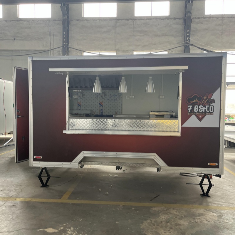 The red square sticker food truck, with a retro and cool style, unlocks a new must-visit spot for young people