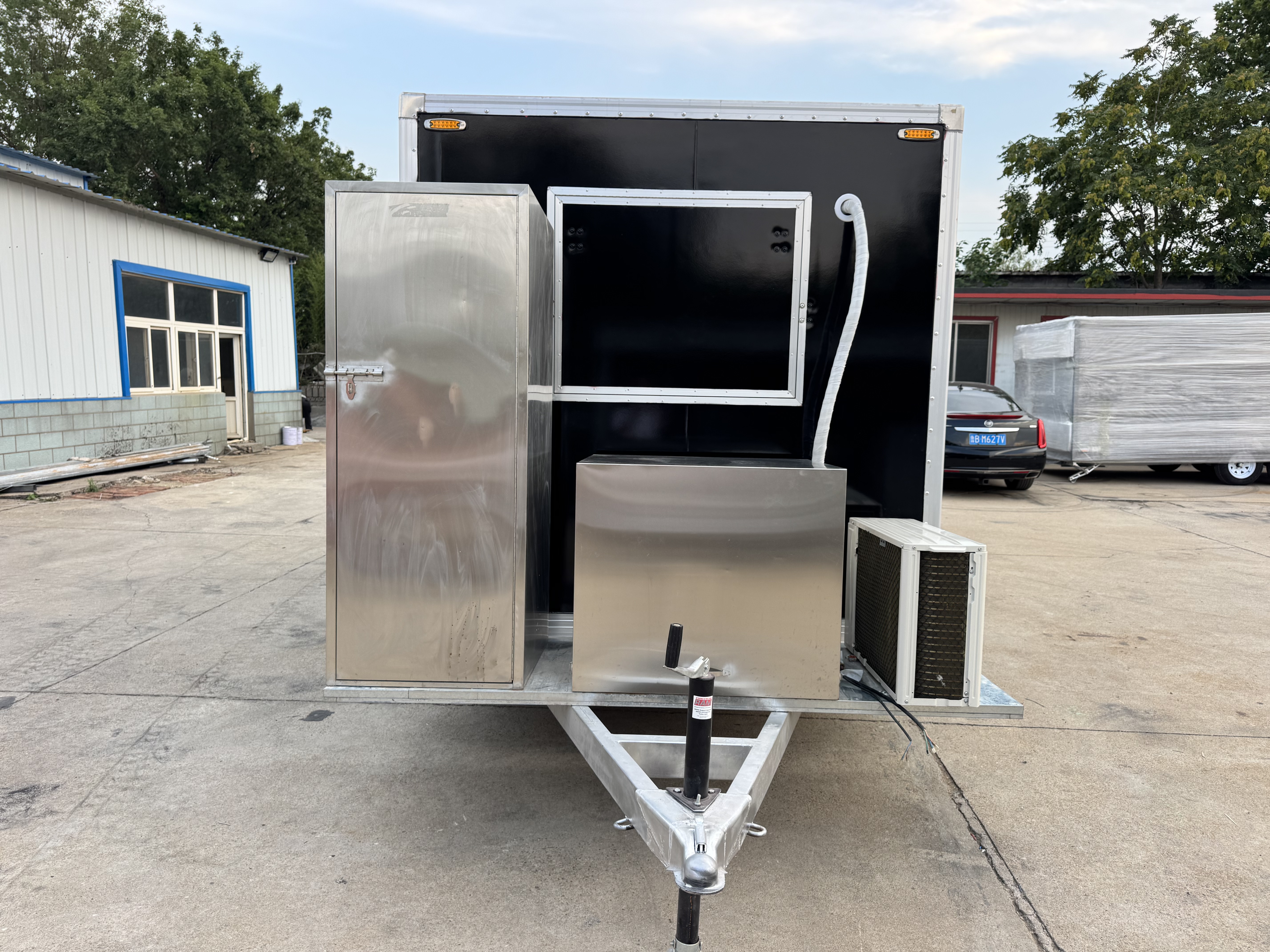 Black fashionable food carts, with trendy patterns leading the new trend of mobile catering