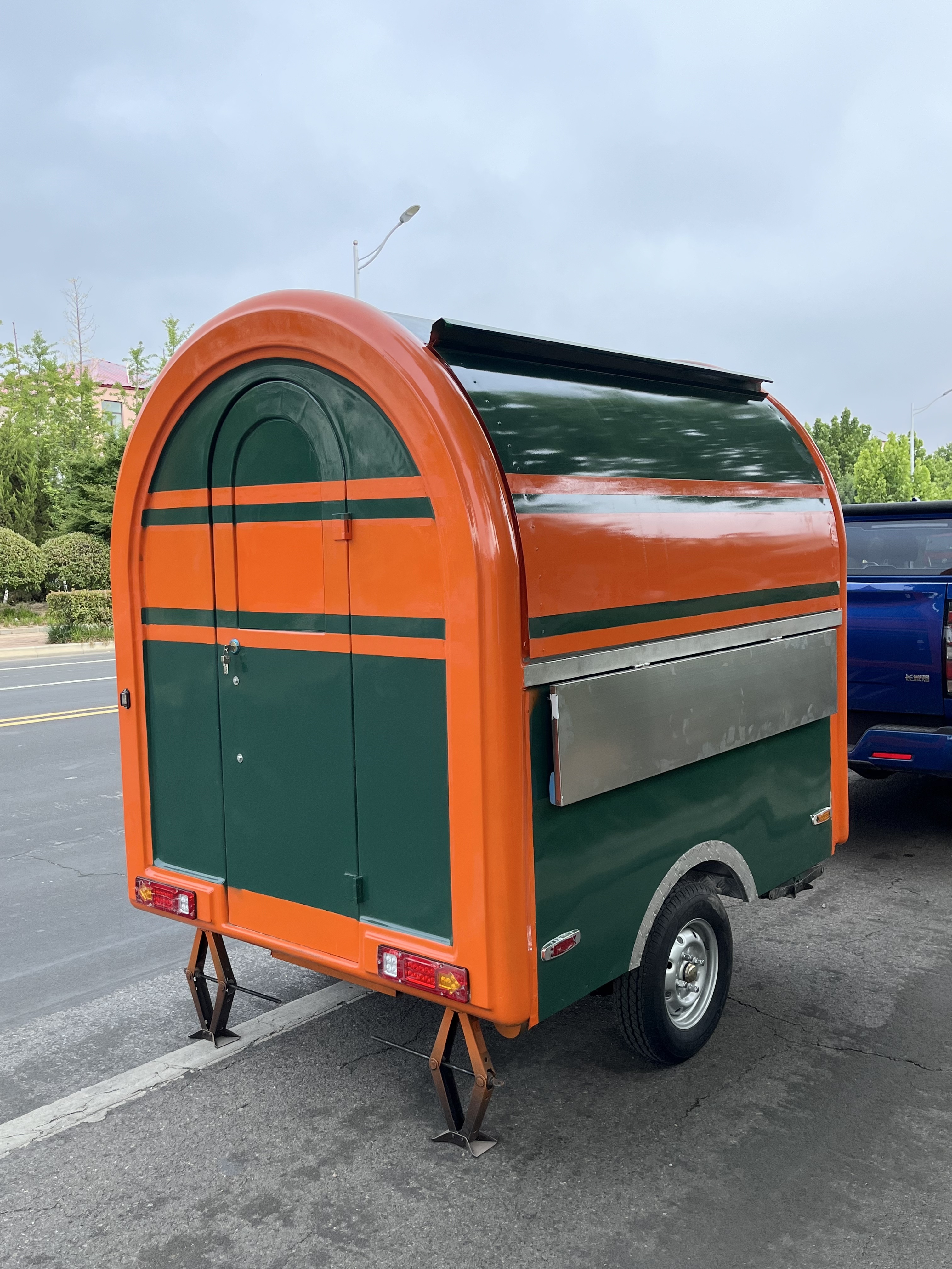 A small towing food cart like a doughnut! Circular mobile trailer | Camping instantly turns into a rotating snack stand