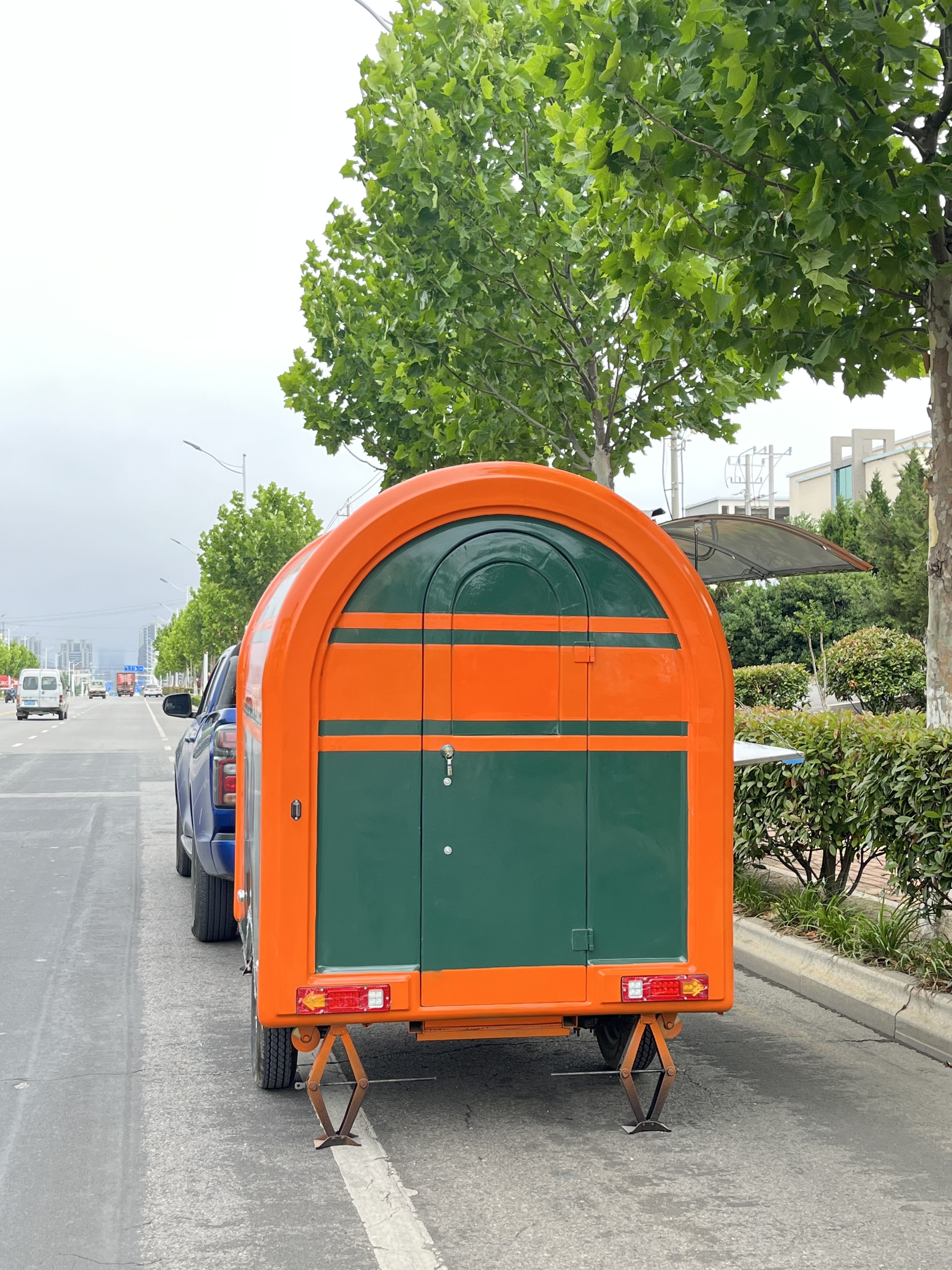 A small towing food cart like a doughnut! Circular mobile trailer | Camping instantly turns into a rotating snack stand