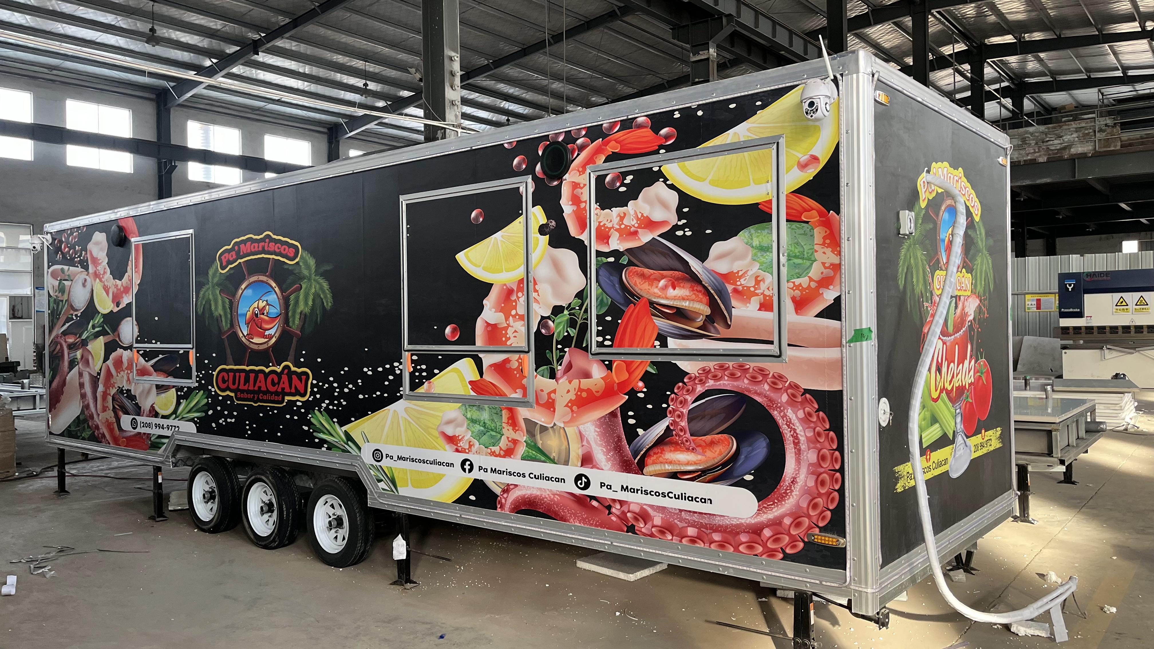 Instagram-style sticker food truck, a mobile dining bar that is a popular check-in item for milk tea and coffee, and a custom-painted mobile store