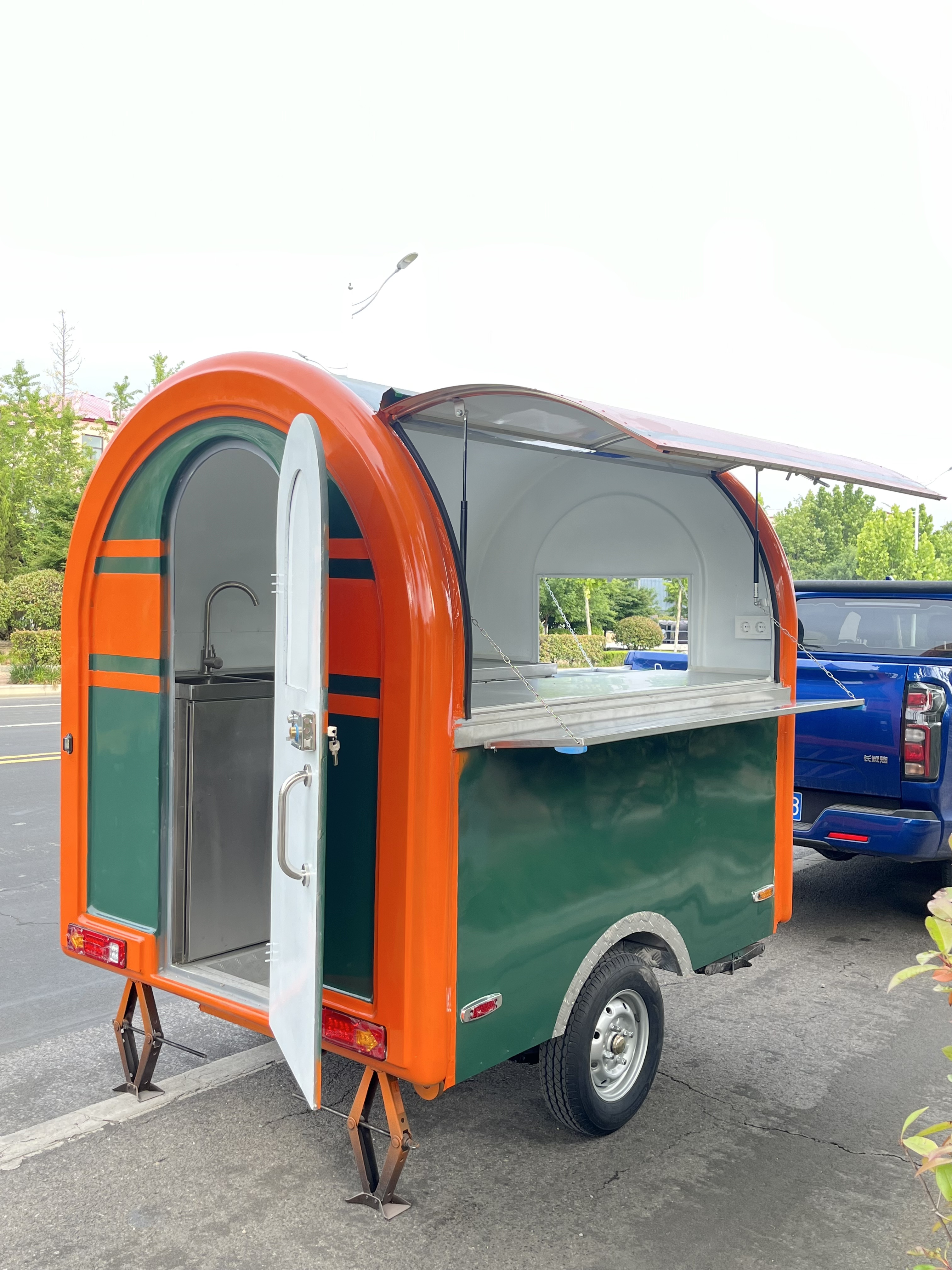 A small towing food cart like a doughnut! Circular mobile trailer | Camping instantly turns into a rotating snack stand