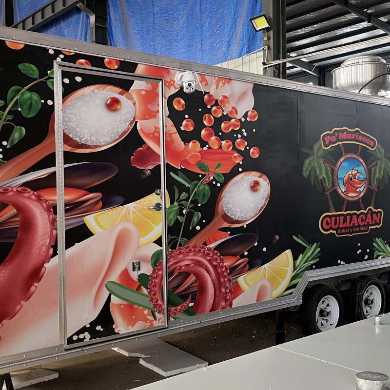 Instagram-style sticker food truck, a mobile dining bar that is a popular check-in item for milk tea and coffee, and a custom-painted mobile store