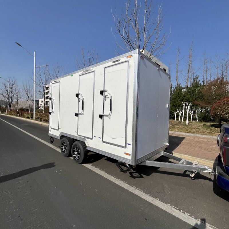 White portable trailer-mounted mobile toilet | Clean appearance · Flexible movement · Use immediately after stopping
