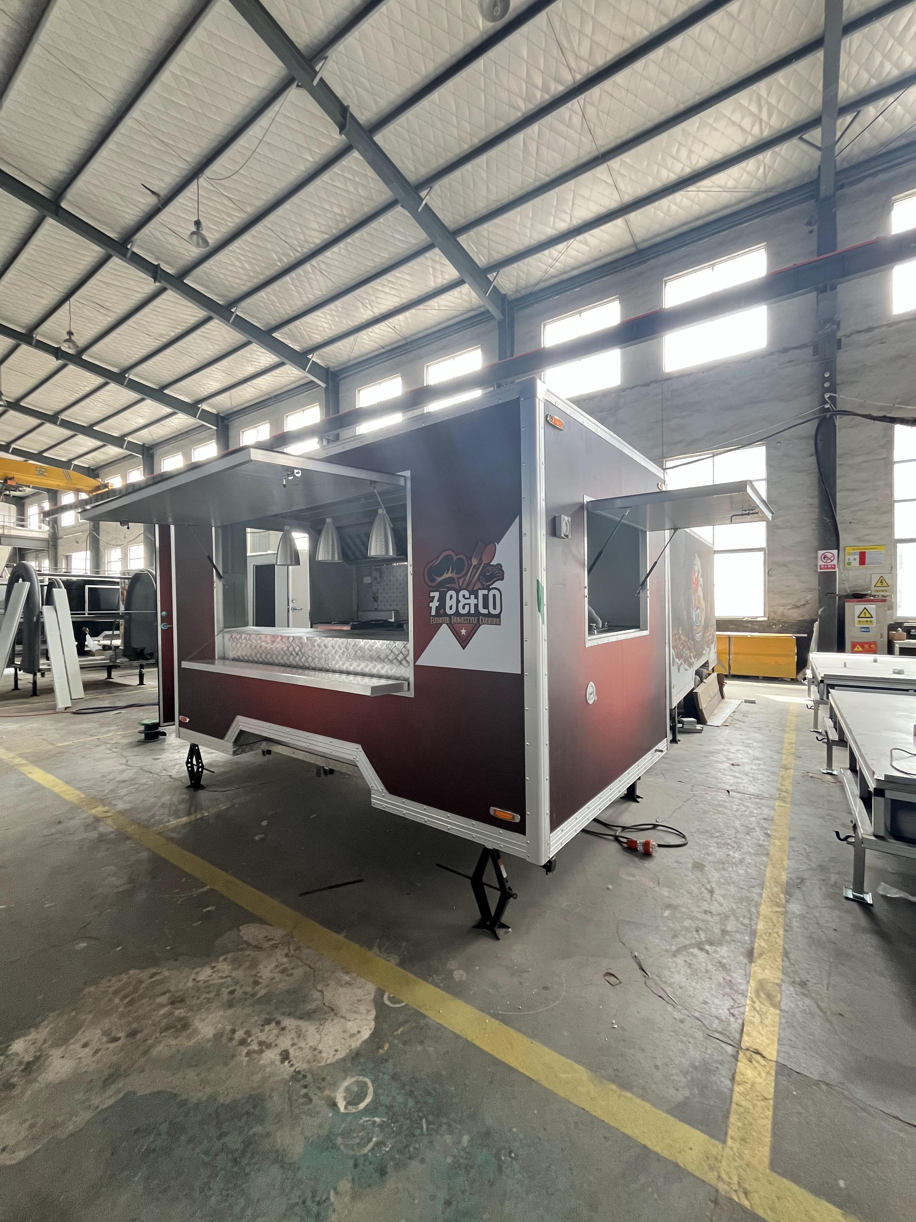The red square sticker food truck, with a retro and cool style, unlocks a new must-visit spot for young people