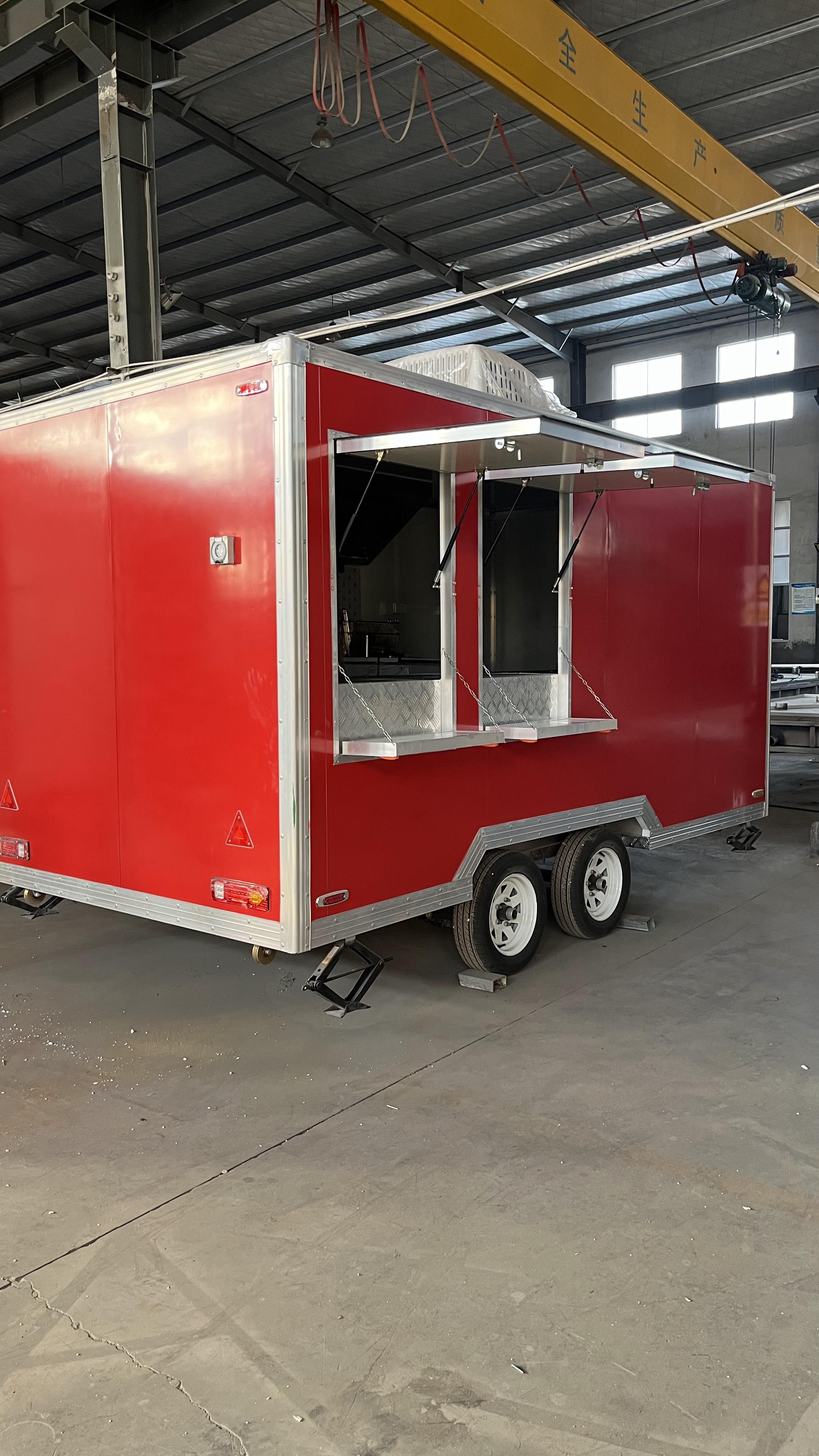 Low fuel consumption traction design! Red trailer food trucks can be towed even by small cars, reducing fuel consumption costs by 40% for starting a business!