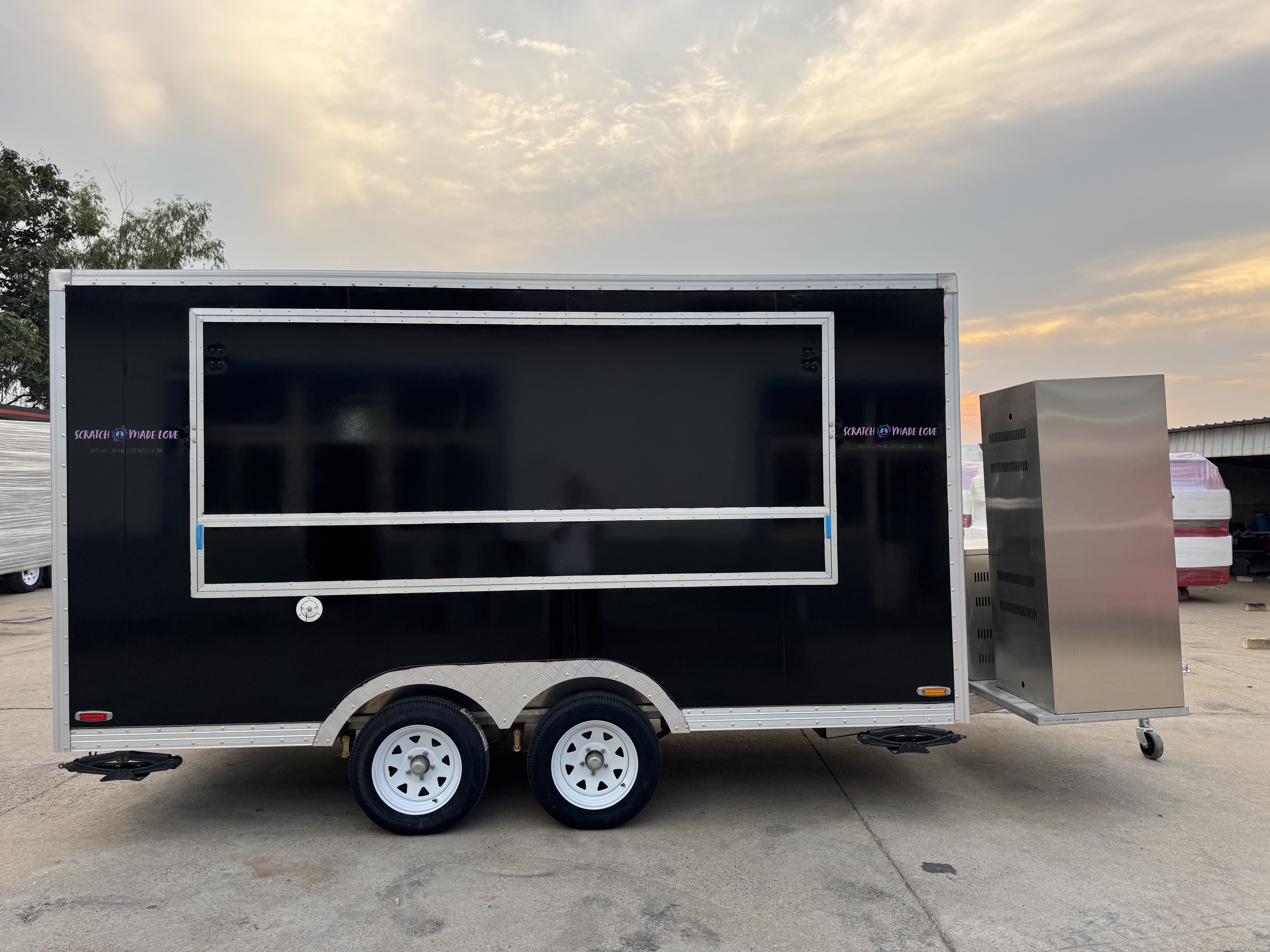 Black fashionable food carts, with trendy patterns leading the new trend of mobile catering