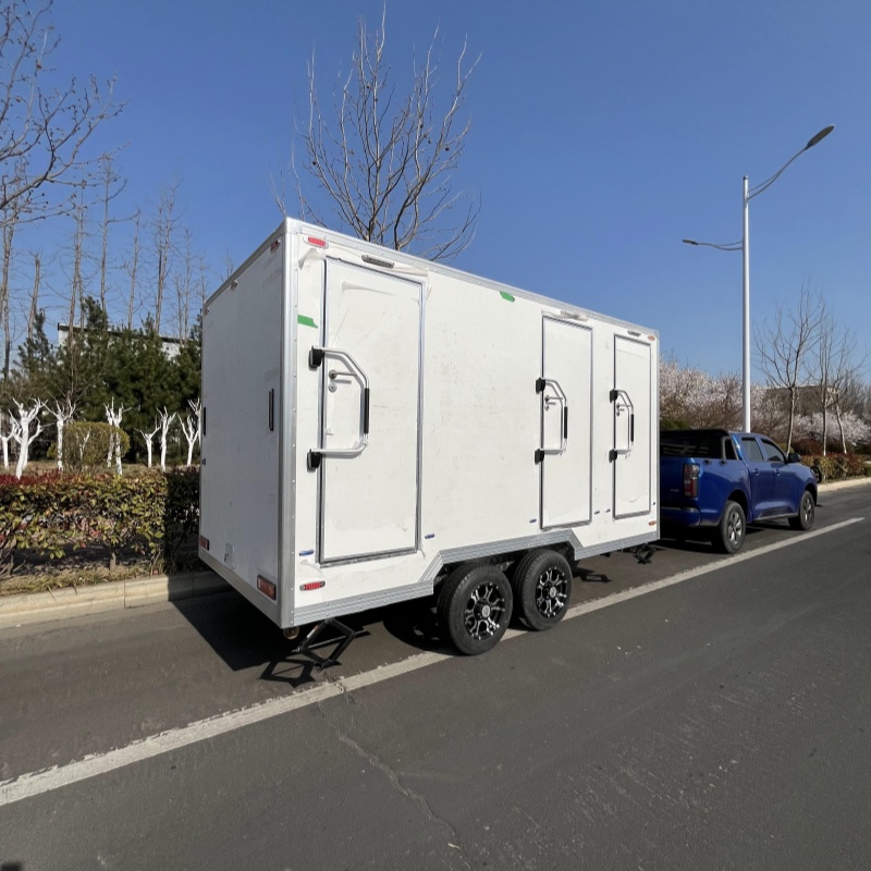 White portable trailer-mounted mobile toilet | Clean appearance · Flexible movement · Use immediately after stopping