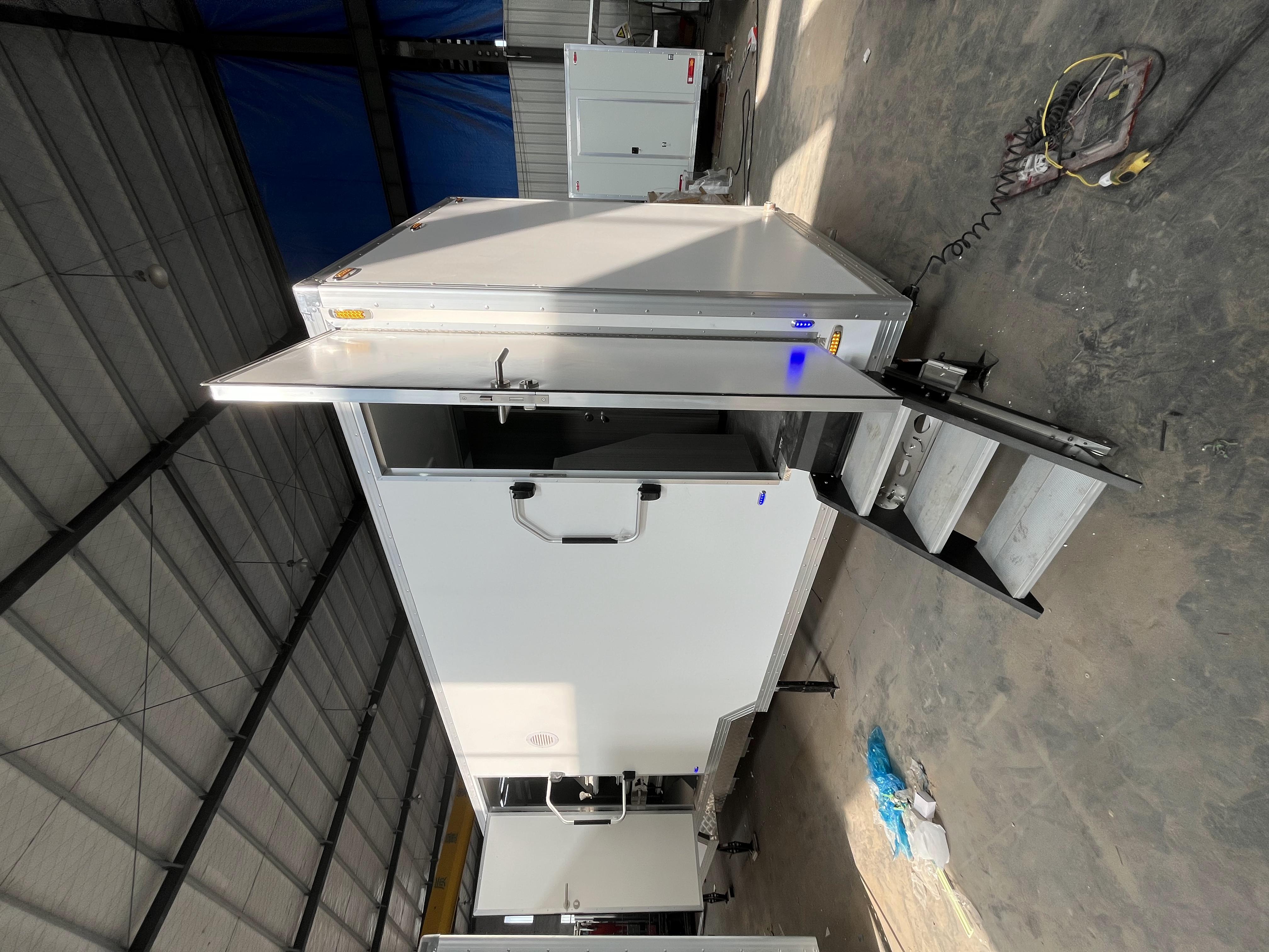 Intelligent sensing white mobile toilet | Automatic flushing + ventilation system, the best choice for upgrading outdoor public toilets