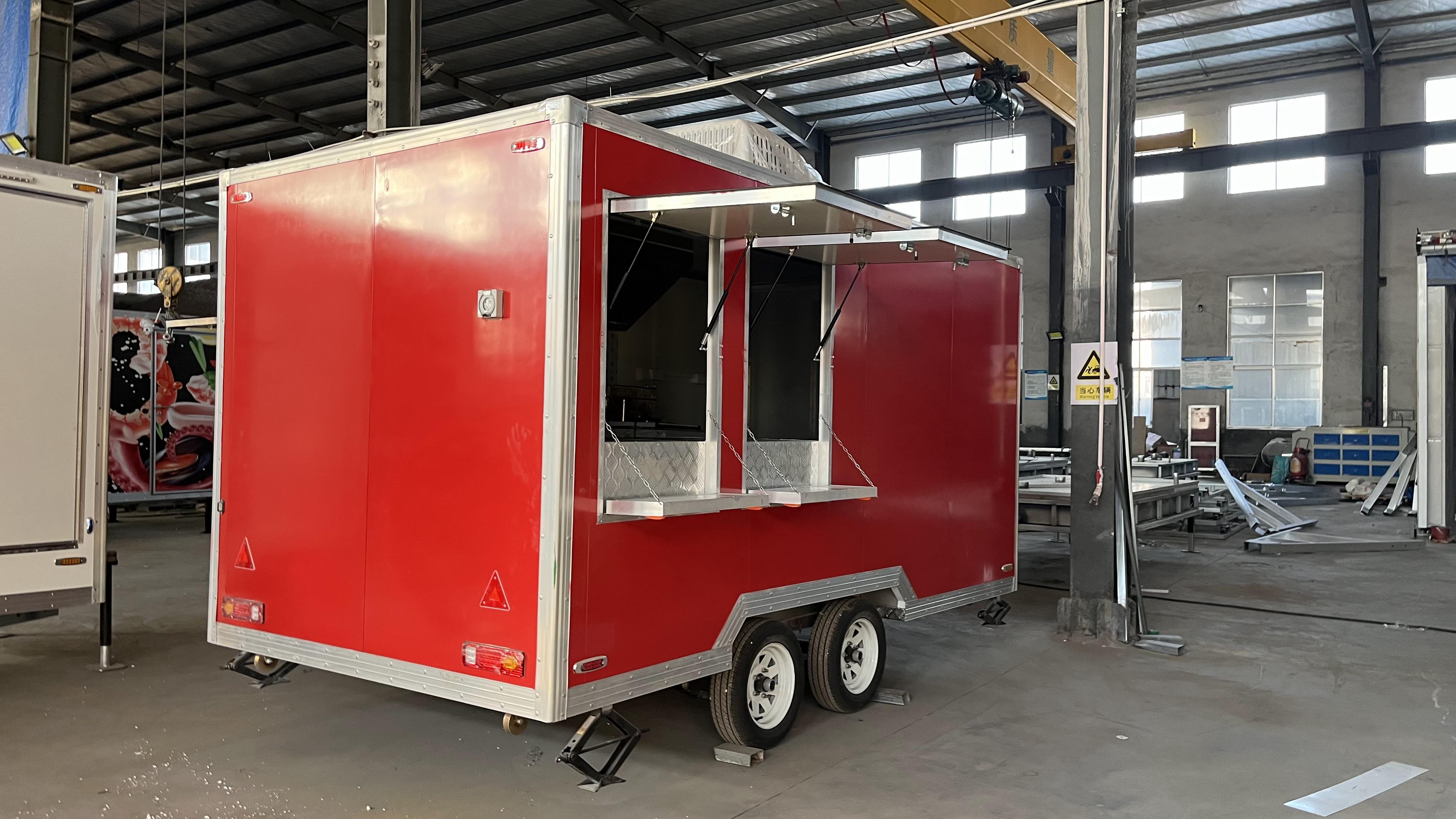 Low fuel consumption traction design! Red trailer food trucks can be towed even by small cars, reducing fuel consumption costs by 40% for starting a business!
