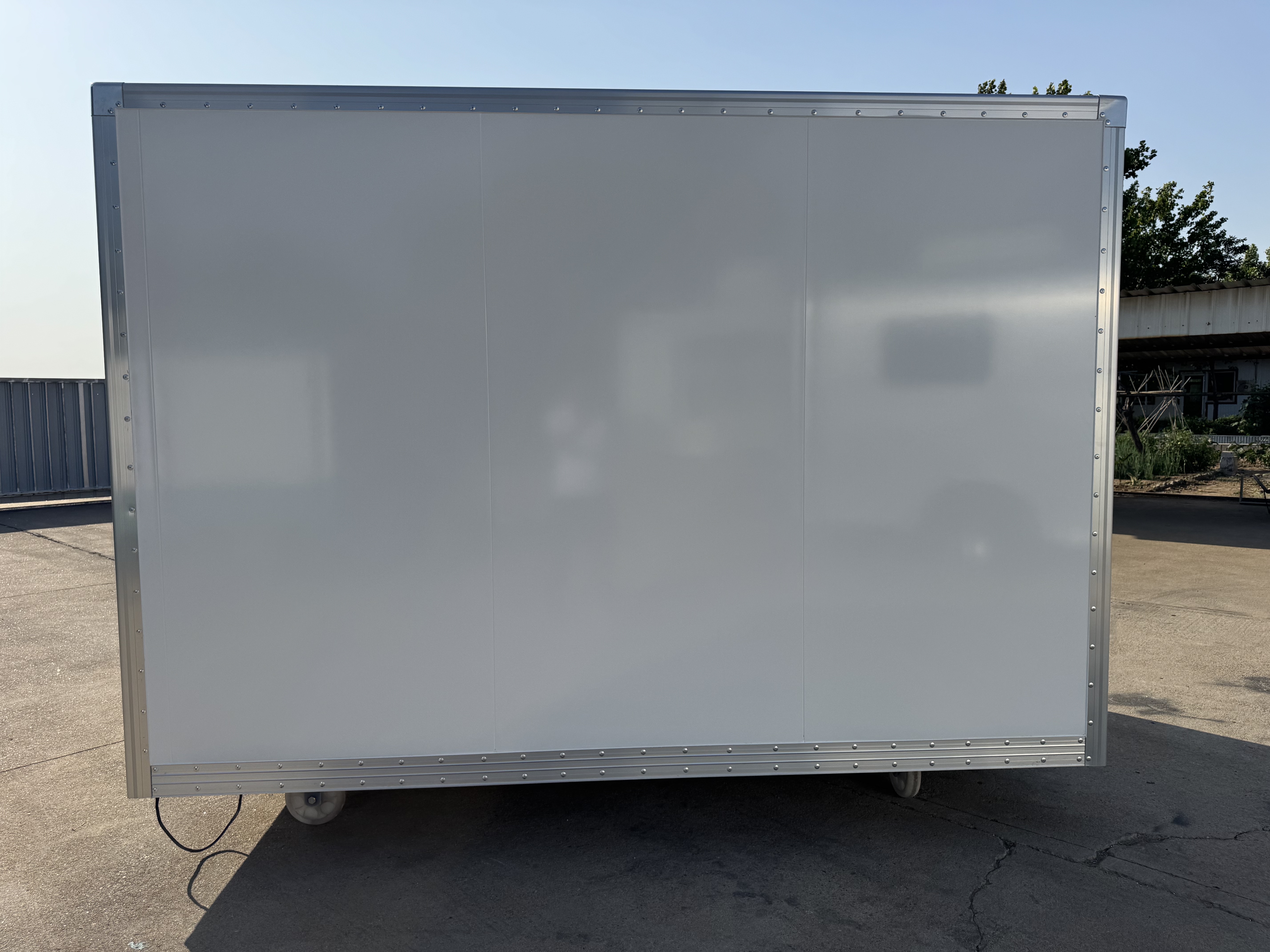 Square portable portable food truck