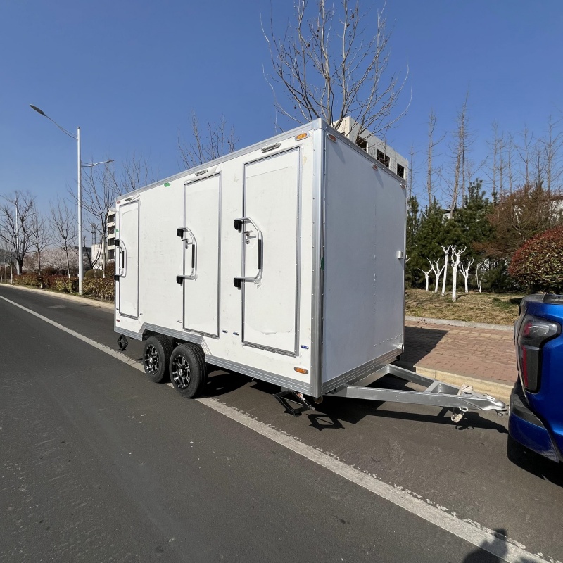White portable trailer-mounted mobile toilet | Clean appearance · Flexible movement · Use immediately after stopping