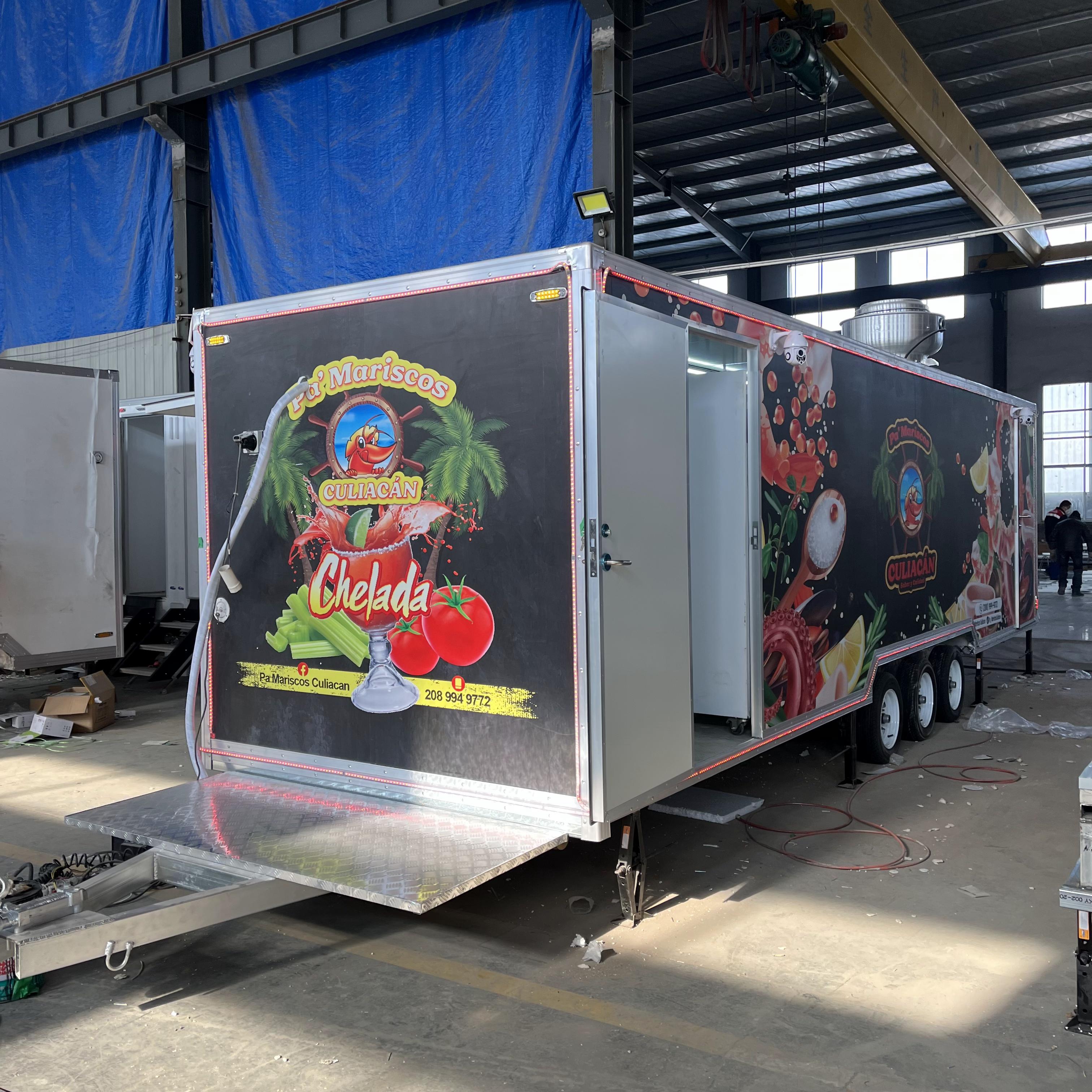 Instagram-style sticker food truck, a mobile dining bar that is a popular check-in item for milk tea and coffee, and a custom-painted mobile store