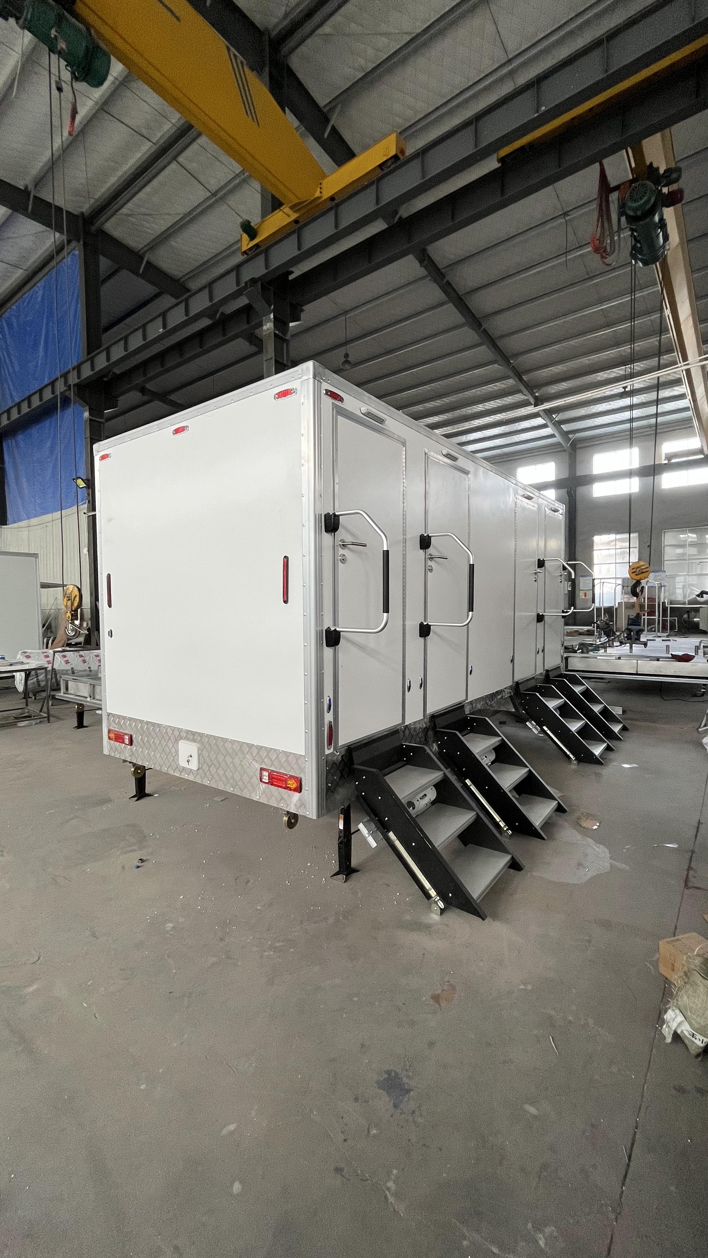 Four trailer-mounted mobile toilets, the preferred choice for temporary toilet use in tourist attractions