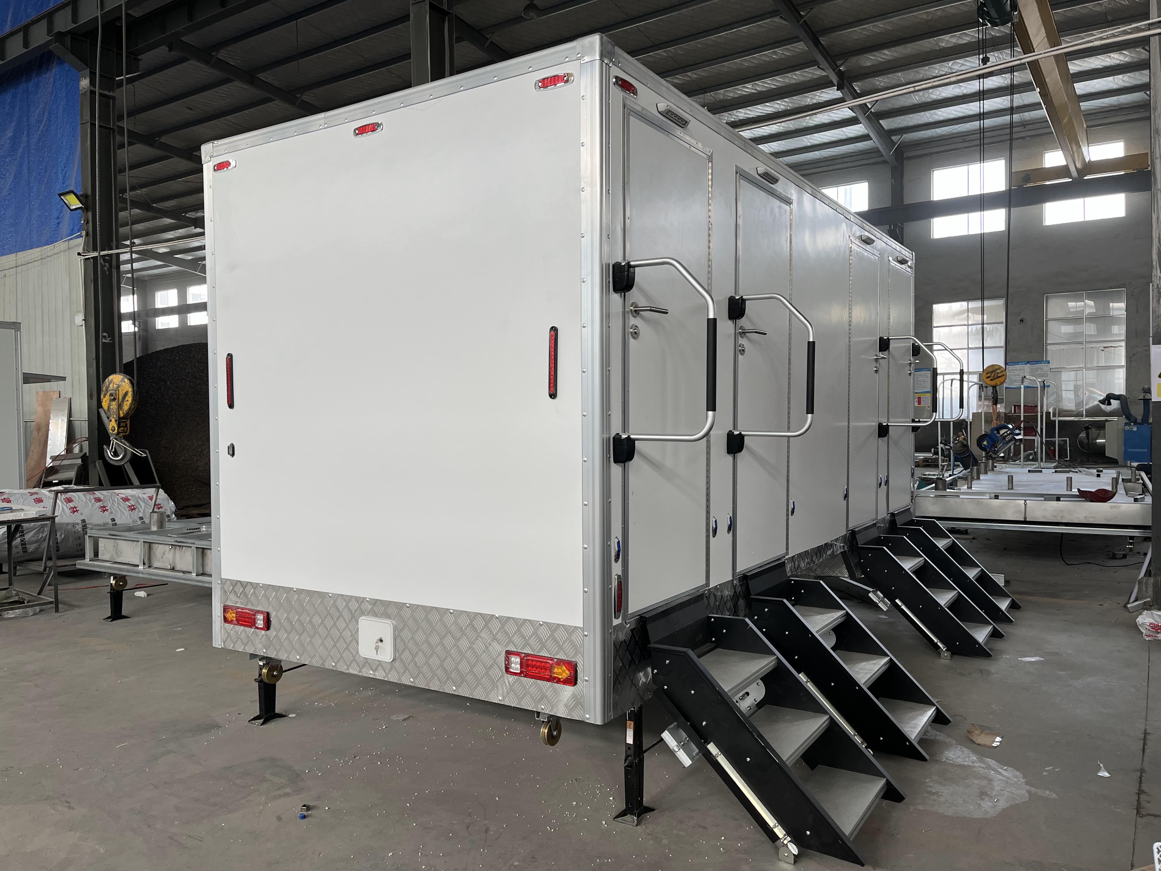 Four trailer-mounted mobile toilets, the preferred choice for temporary toilet use in tourist attractions