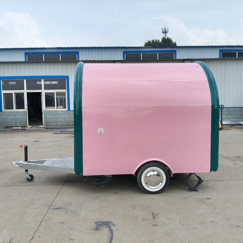 The pink and green circular food truck, a mobile business food truck, is a popular food check-in stall
