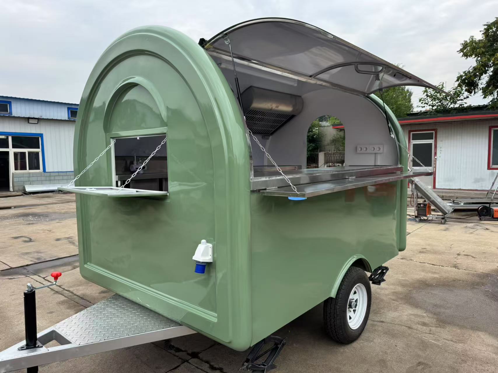 Fresh green trailer-mounted food truck, mobile catering stall truck, outdoor business mobile store