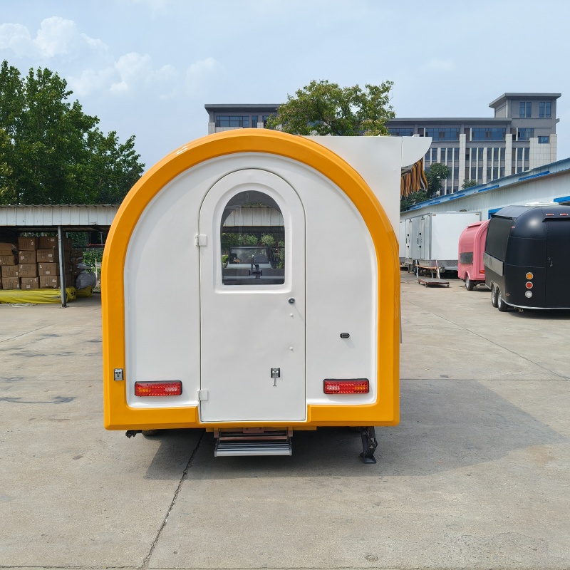 The yellow and white color scheme fashionable food truck is a mobile catering business start-up equipment and a convenient mobile vending cart