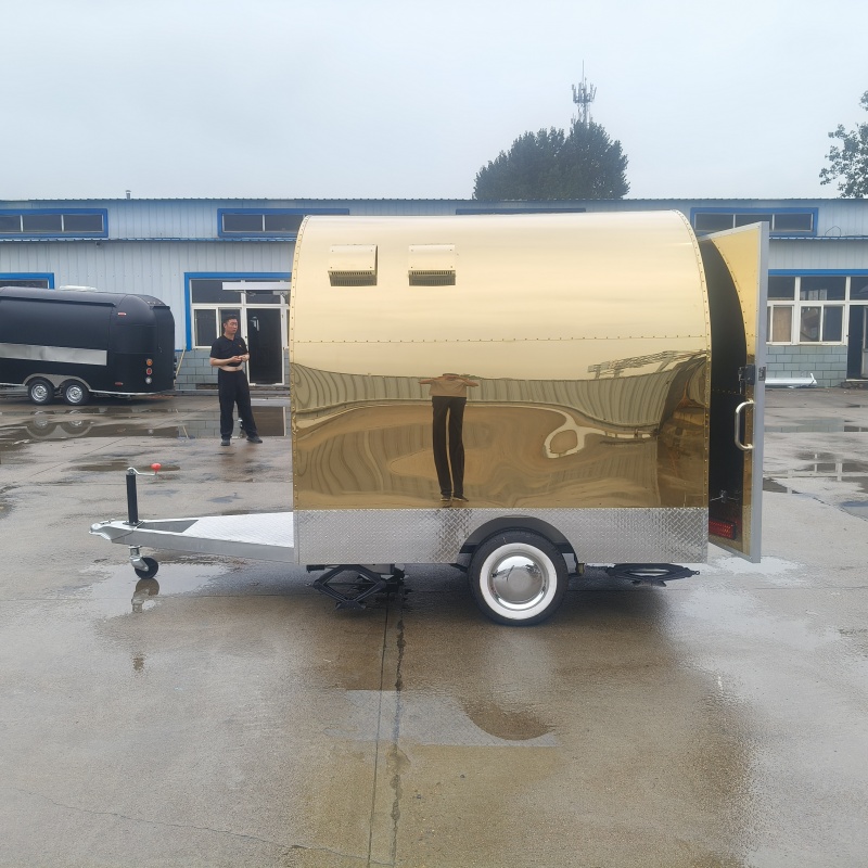 The eye-catching golden mirror food truck, a mobile snack business trailer, is a powerful tool for starting a business and setting up a stall
