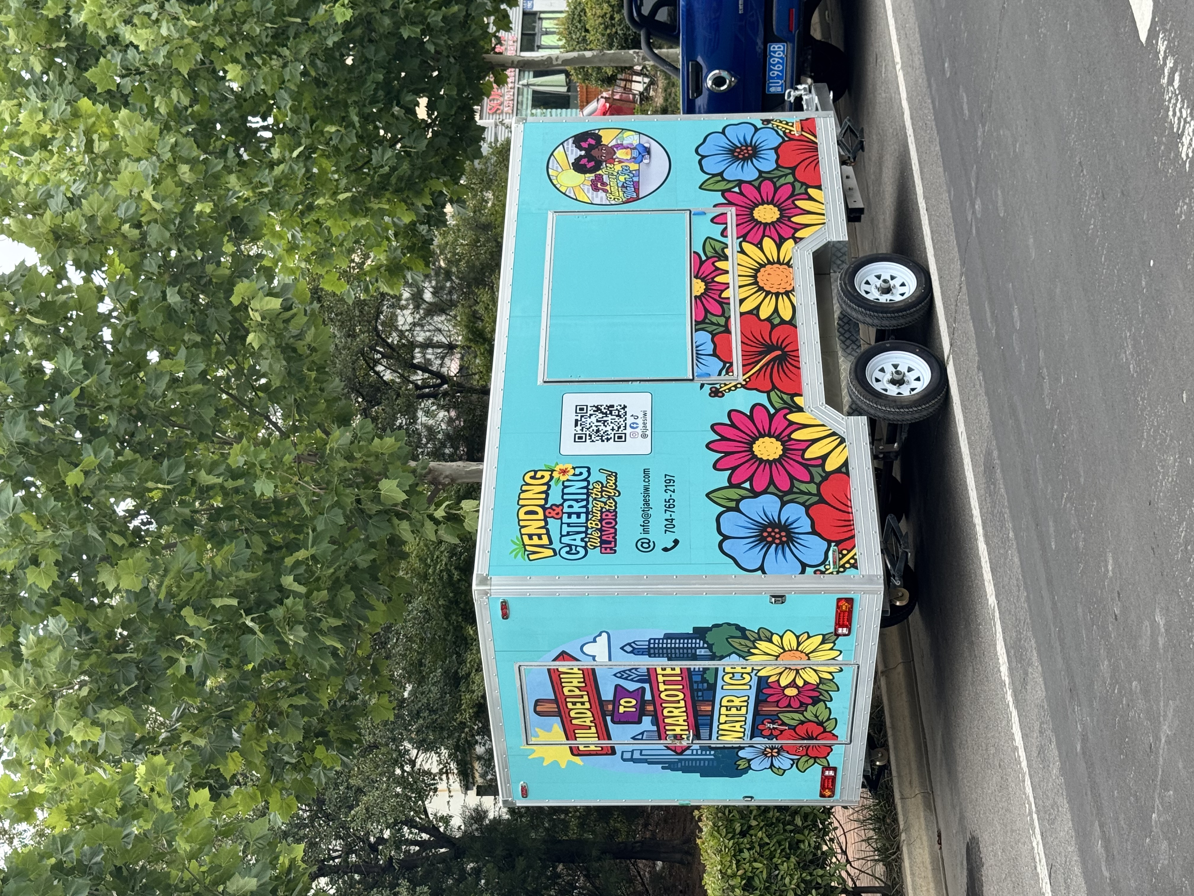 Painted mobile food truck, Philadelphia Charlotte themed catering trailer mobile vending vehicle